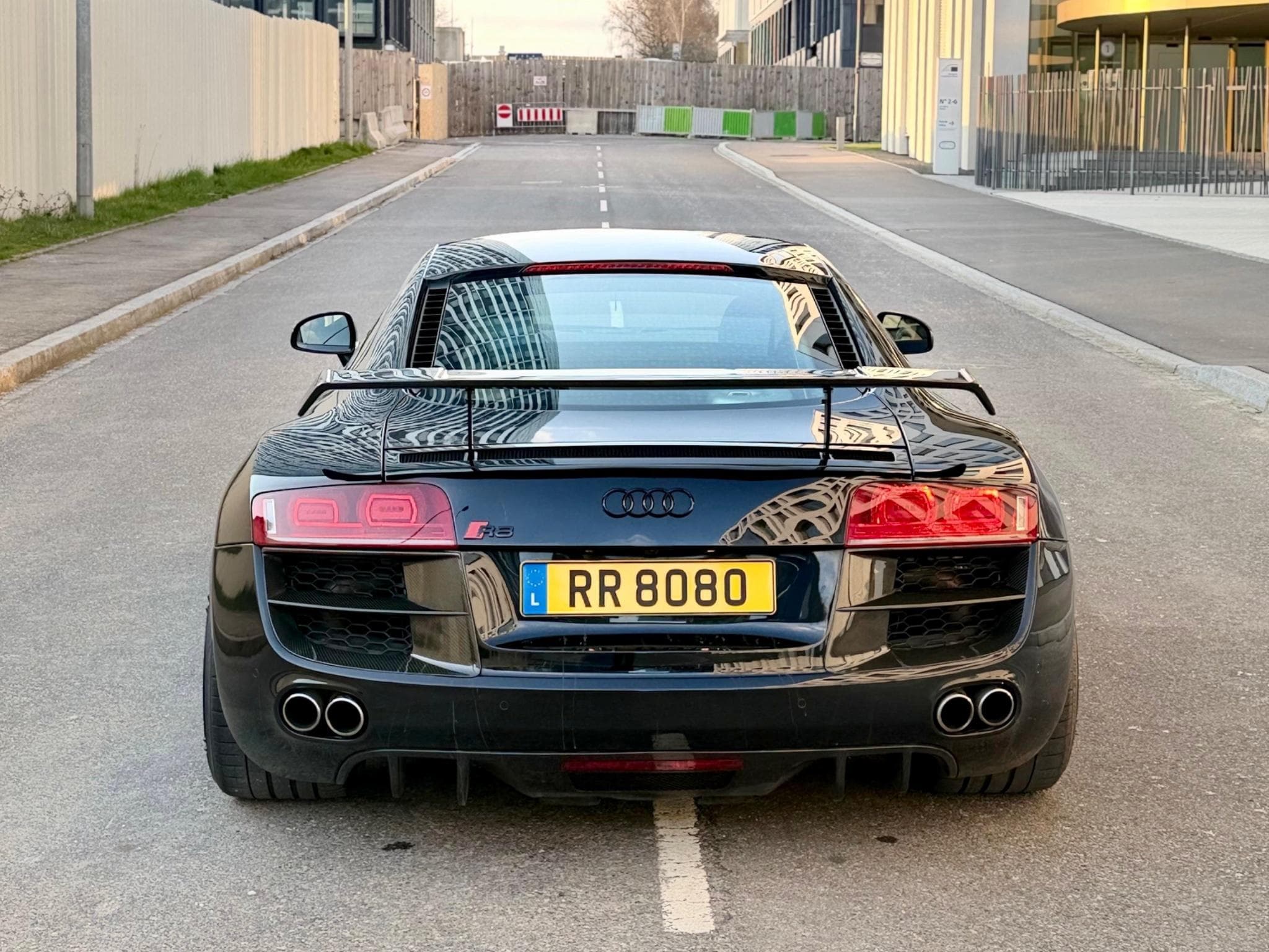 Audi R8 FULL CARBON (2008) - Photo 2