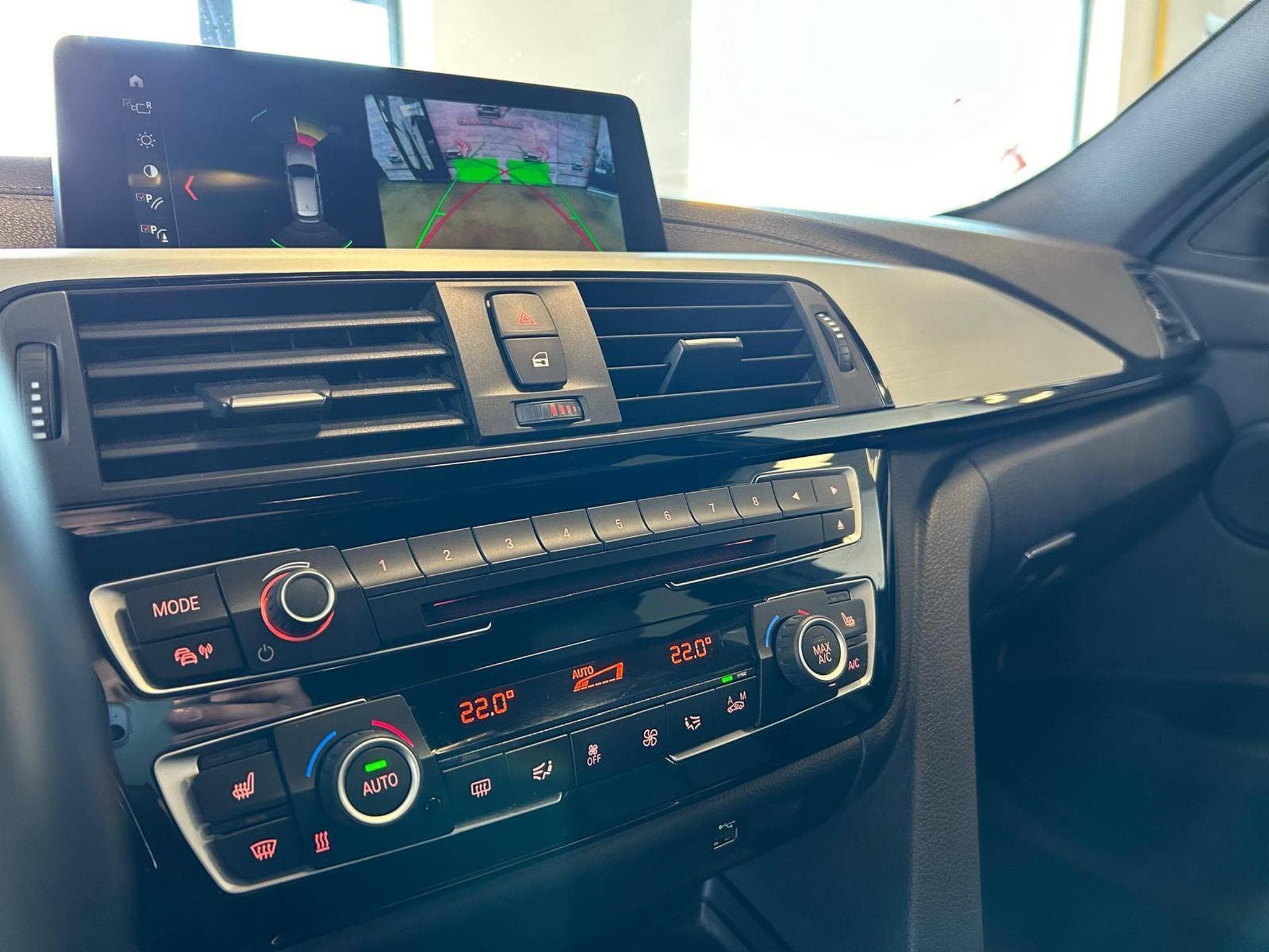 BMW 320 i xDrive M Sport (2018) - Photo 9