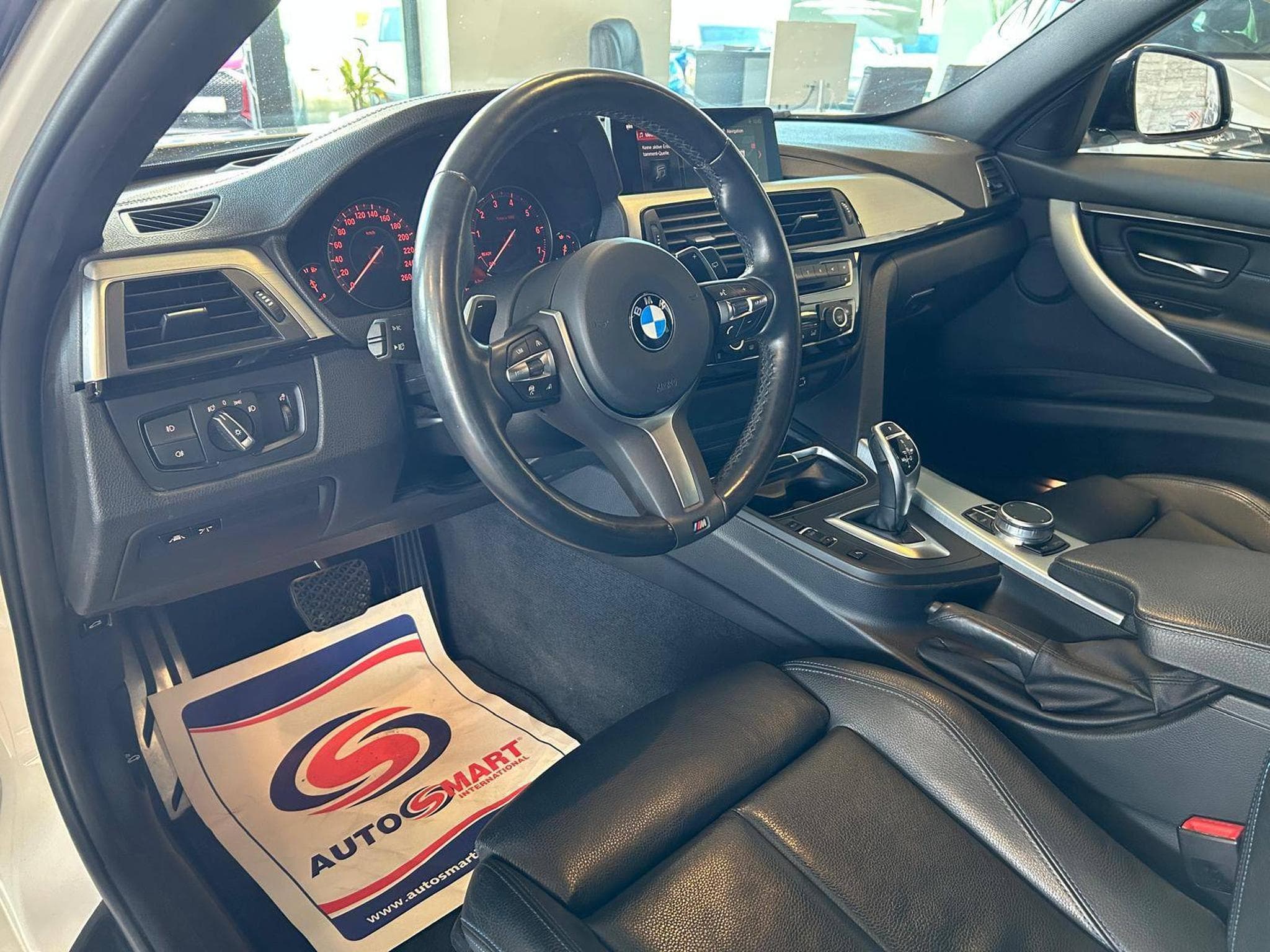 BMW 320 i xDrive M Sport (2018) - Photo 8