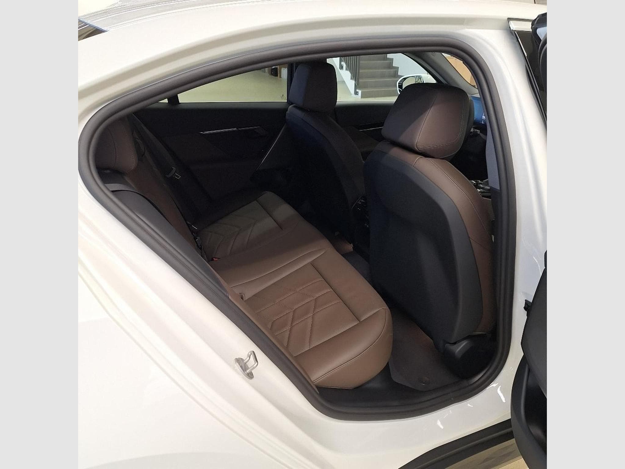 BMW 530 530E PHEV - Seulement 51 km (2025) - Foto 17