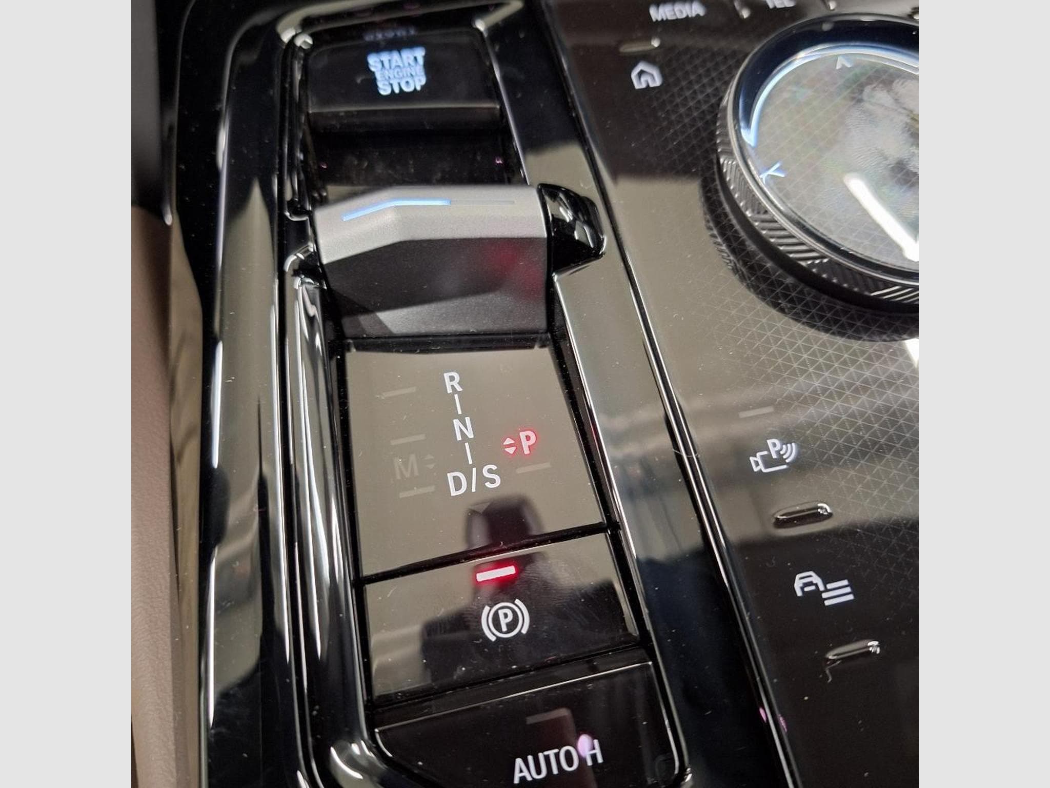 BMW 530 530E PHEV - Seulement 51 km (2025) - Foto 12