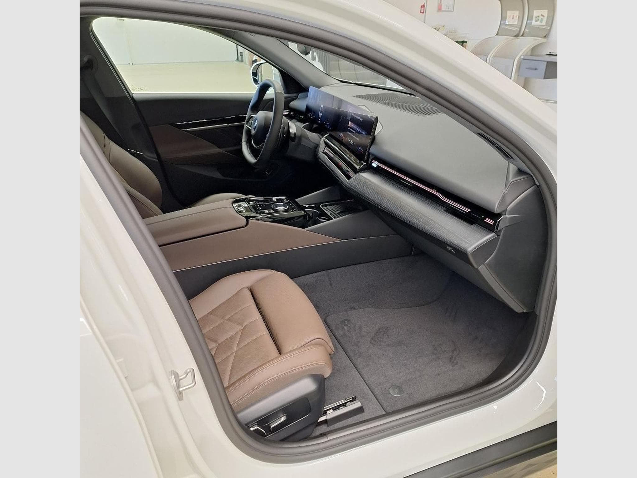 BMW 530 530E PHEV - Seulement 51 km (2025) - Foto 18