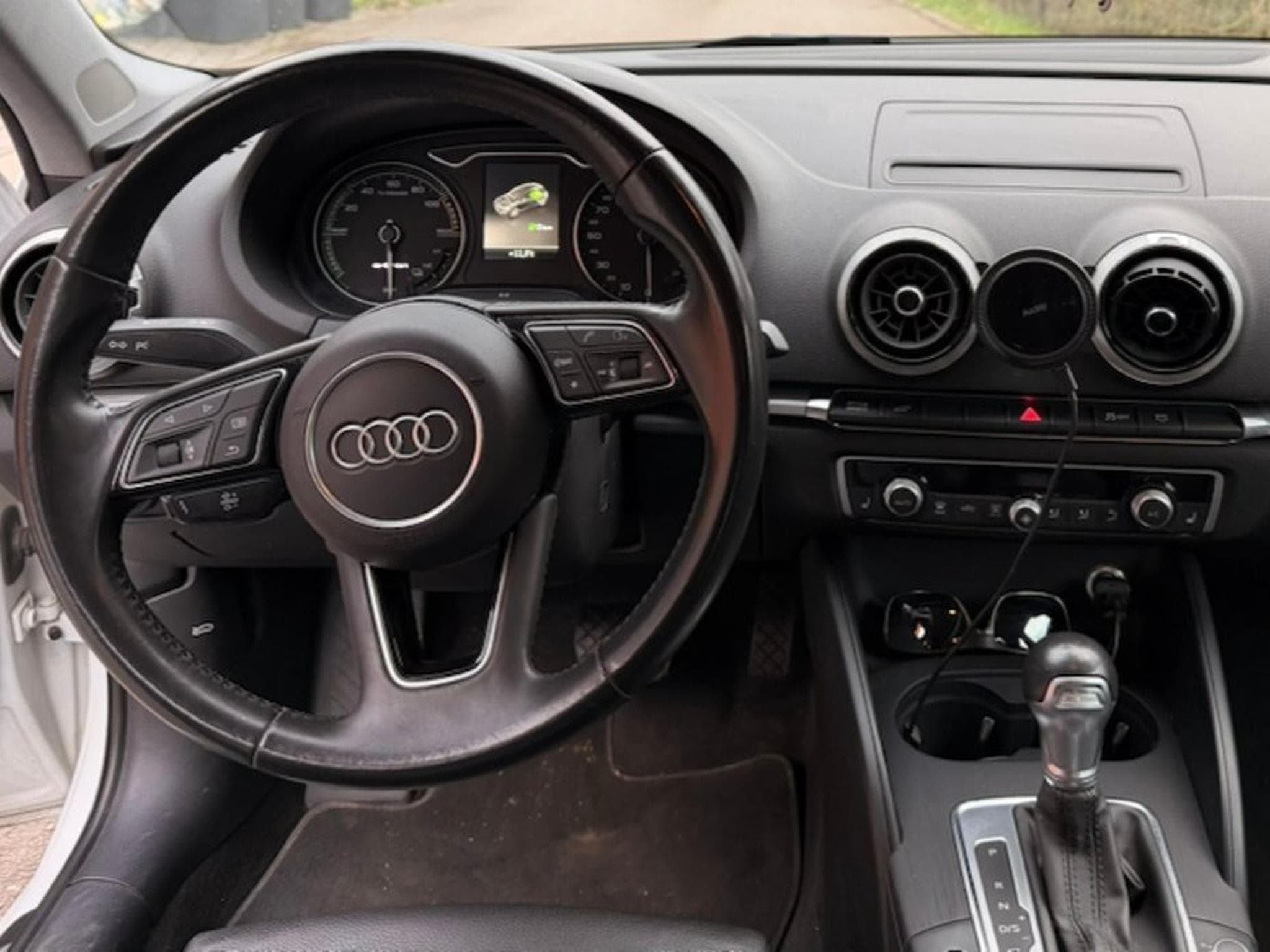 Audi A3 Sportback 40 e-tron S-tronic (2020) - Photo 4