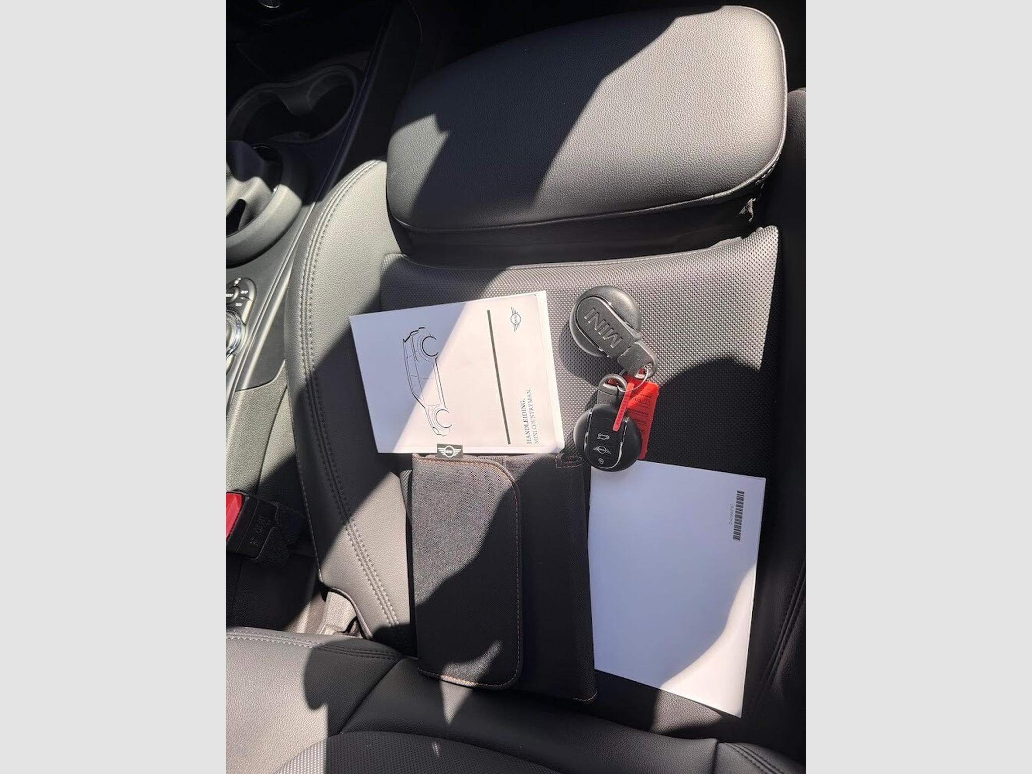 Mini Countryman ONE D 116 CV SIEGES CHAUFFANTS CUIR 1 ERE MAIN (2022) - Foto 15