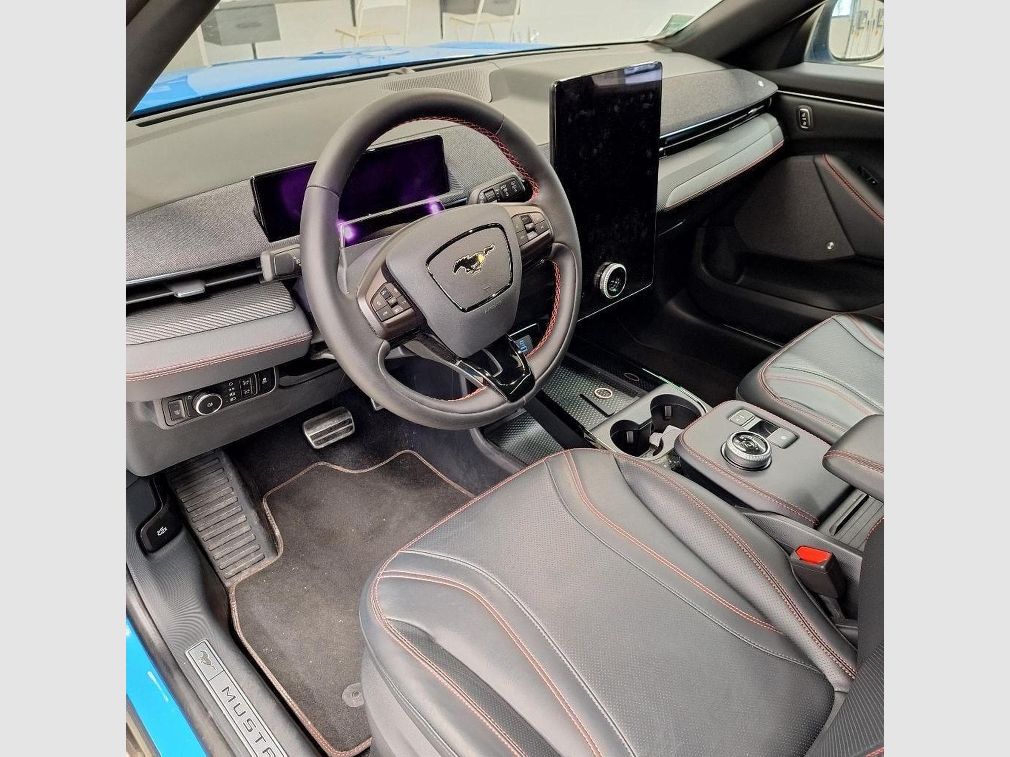 Ford Mustang Mach-E 99KWH EXT. RANGE PREMIUM RWD (2024) - Foto 4