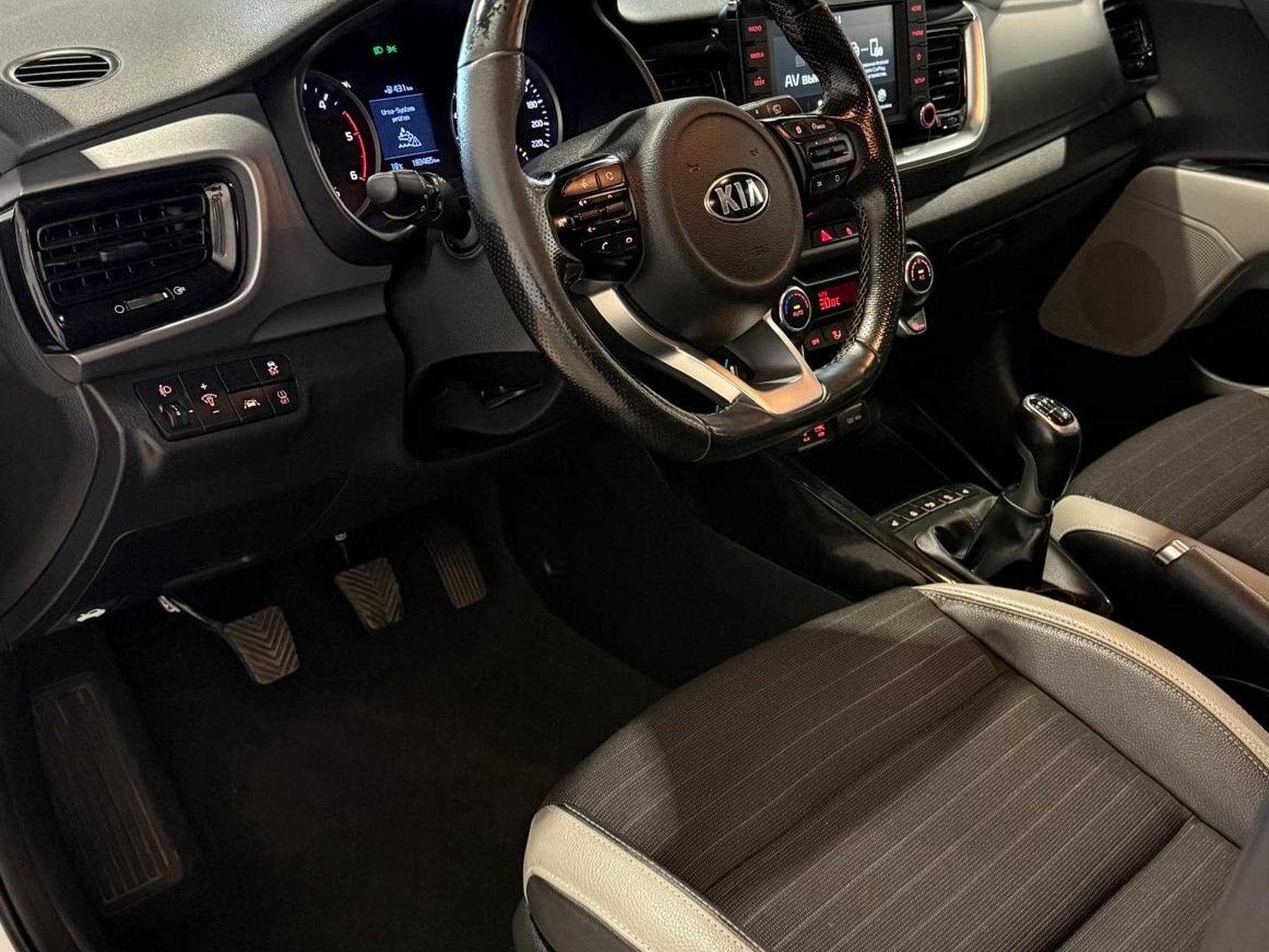 Kia Stonic Spirit (2018) - Photo 4