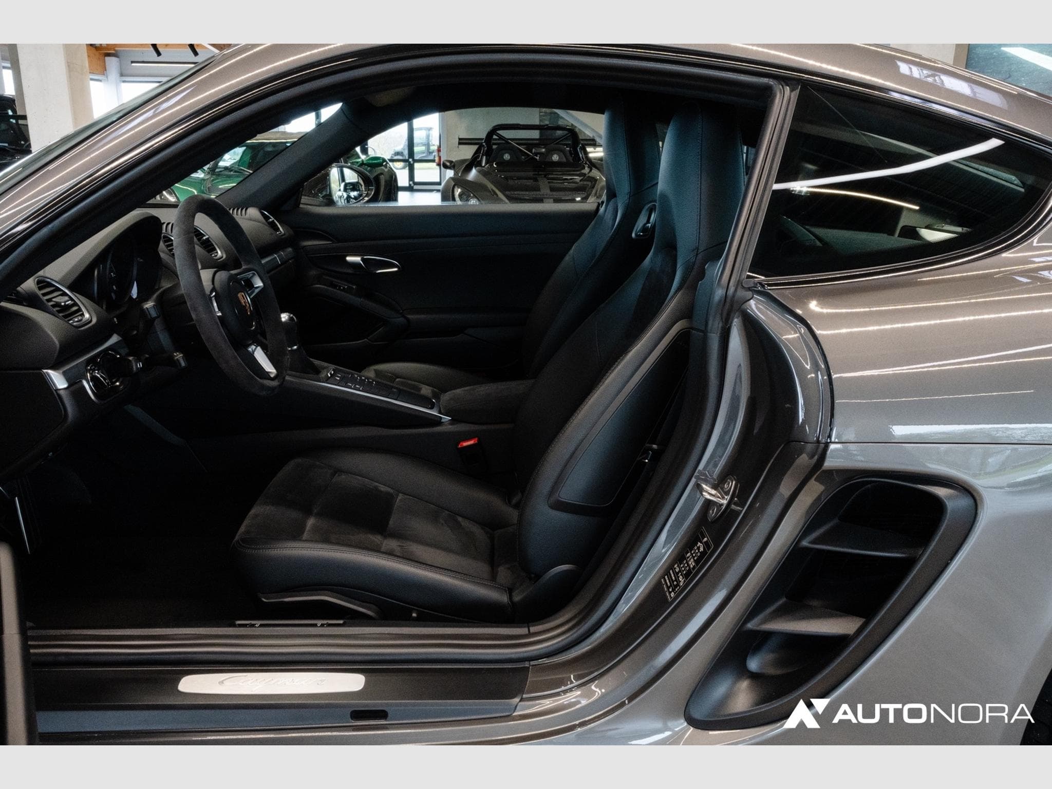 Porsche Cayman (2017) - Photo 11