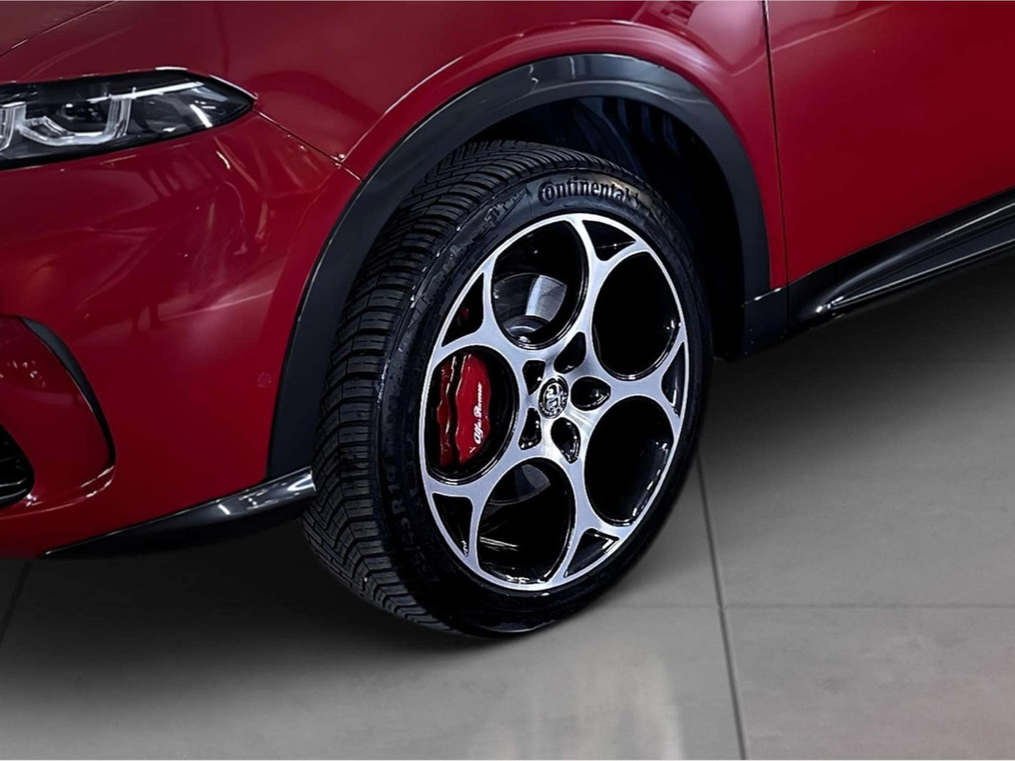 Alfa-Romeo Tonale Veloce (2023) - Photo 2