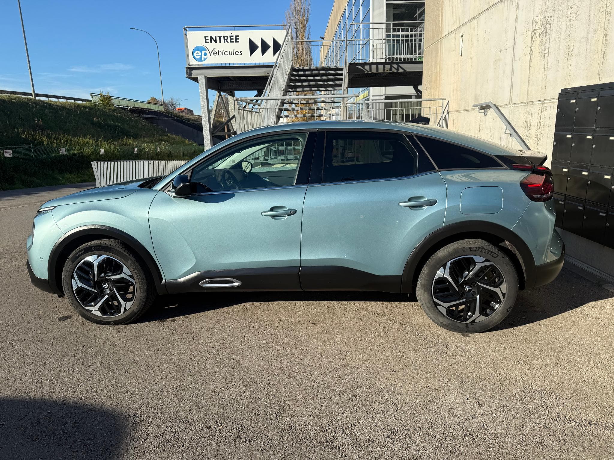 Citroën C4 1.2 PURETECH 130 EAT8 MAX (2023) - Photo 2