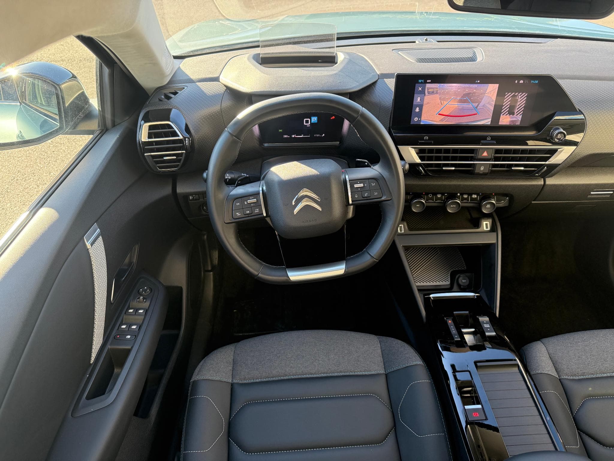 Citroën C4 1.2 PURETECH 130 EAT8 MAX (2023) - Photo 4