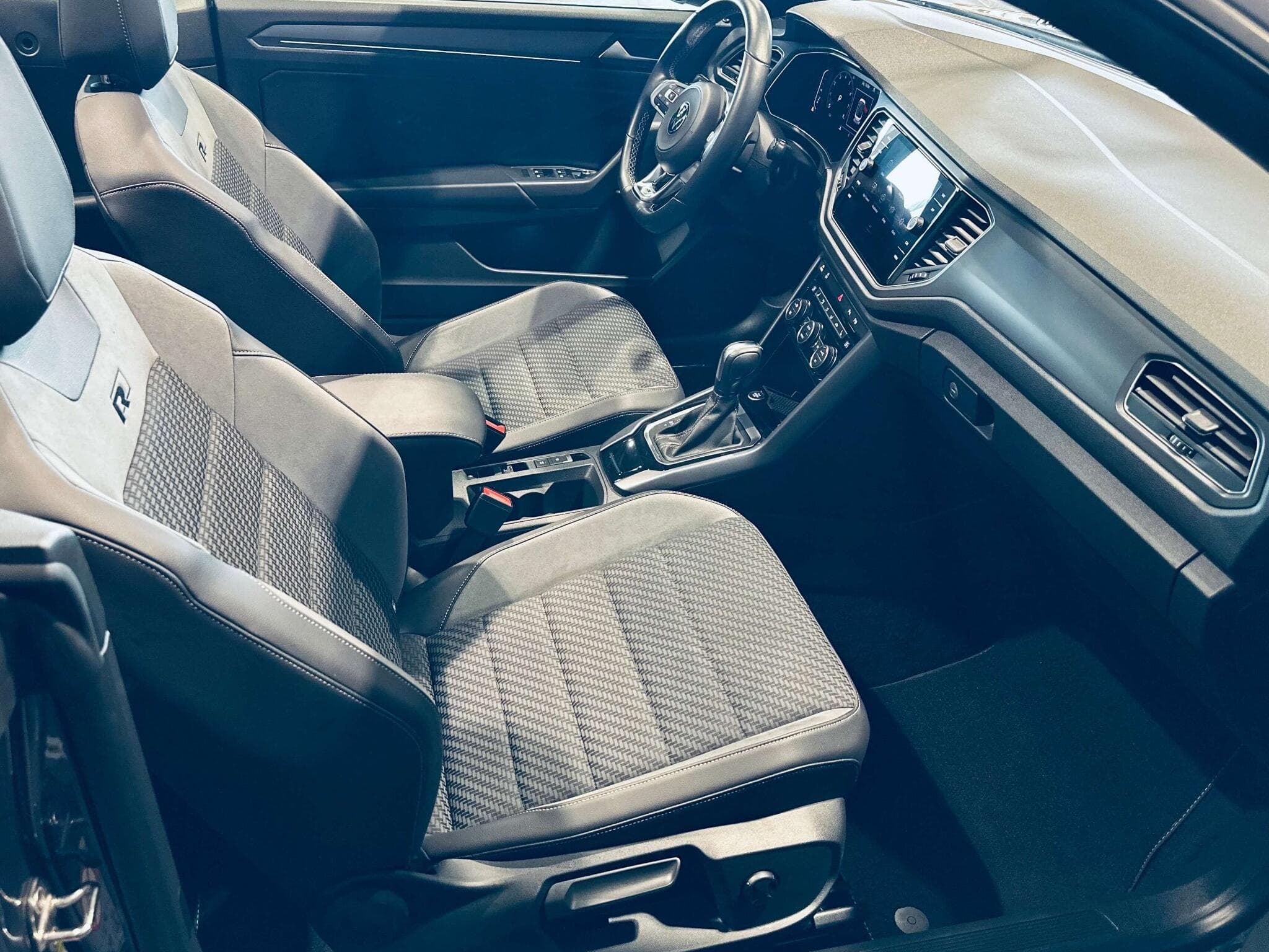 VW T-Roc T-ROC CABRIOLET R-LINE TSI DSG (2020) - Photo 13