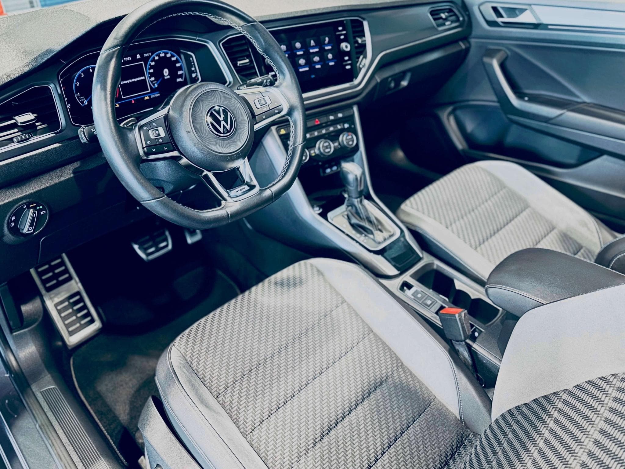 VW T-Roc T-ROC CABRIOLET R-LINE TSI DSG (2020) - Photo 8