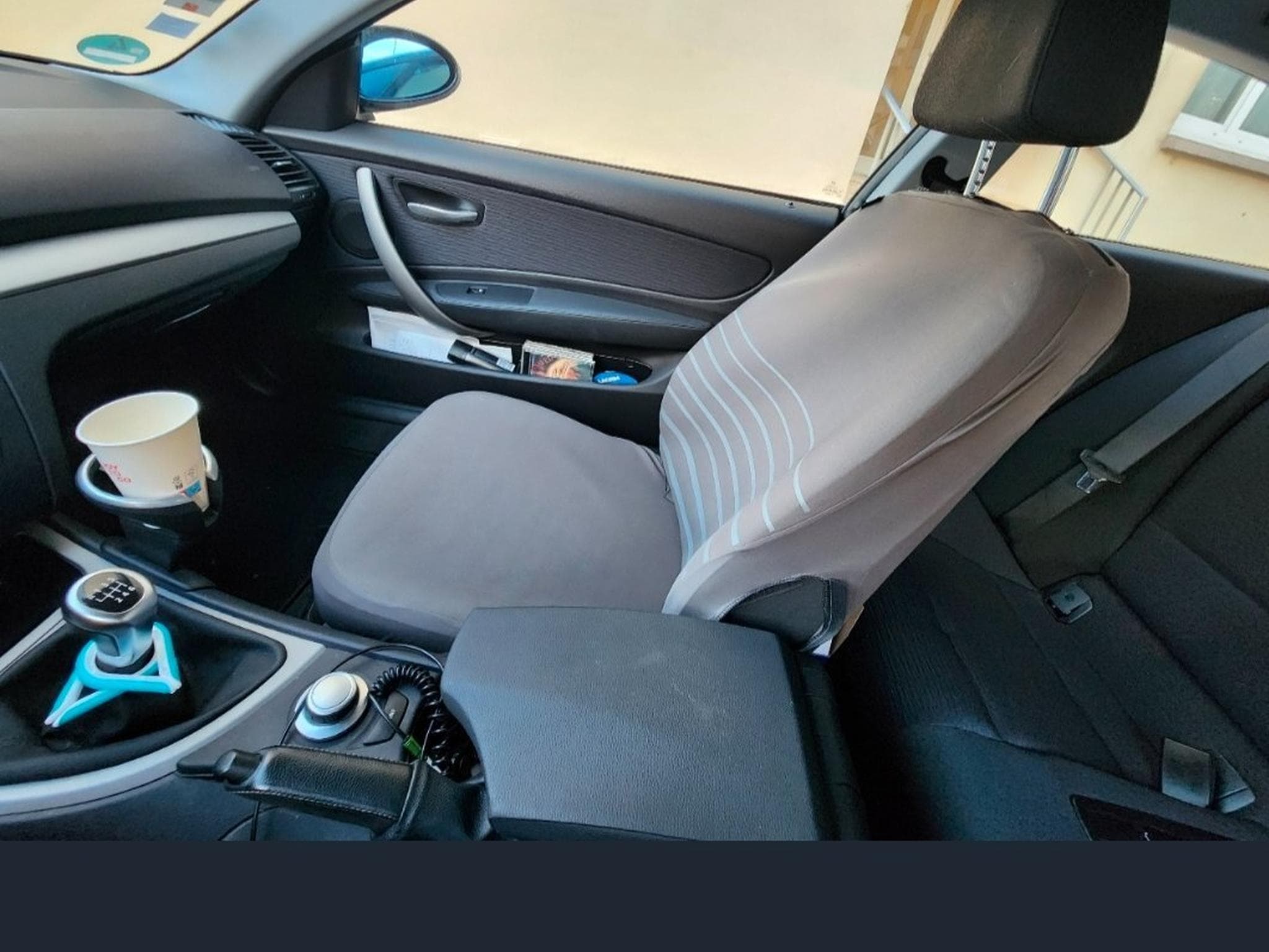 BMW 118 TDI (2008) - Photo 2