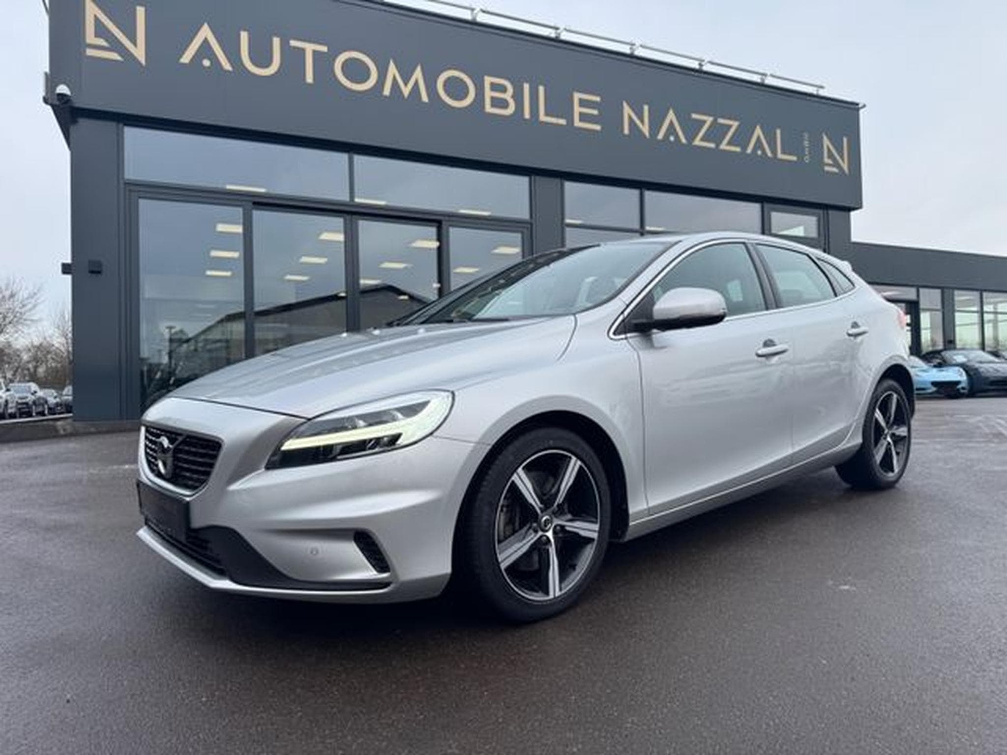 Volvo V40 V40 R-DESIGN AUTOMATIK*VOLL-LED*NAVI*SHZ*1.HAND* (2019) - Foto 1