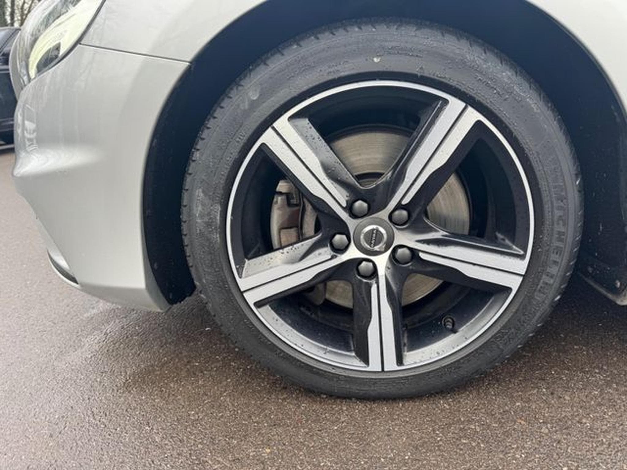 Volvo V40 V40 R-DESIGN AUTOMATIK*VOLL-LED*NAVI*SHZ*1.HAND* (2019) - Foto 11