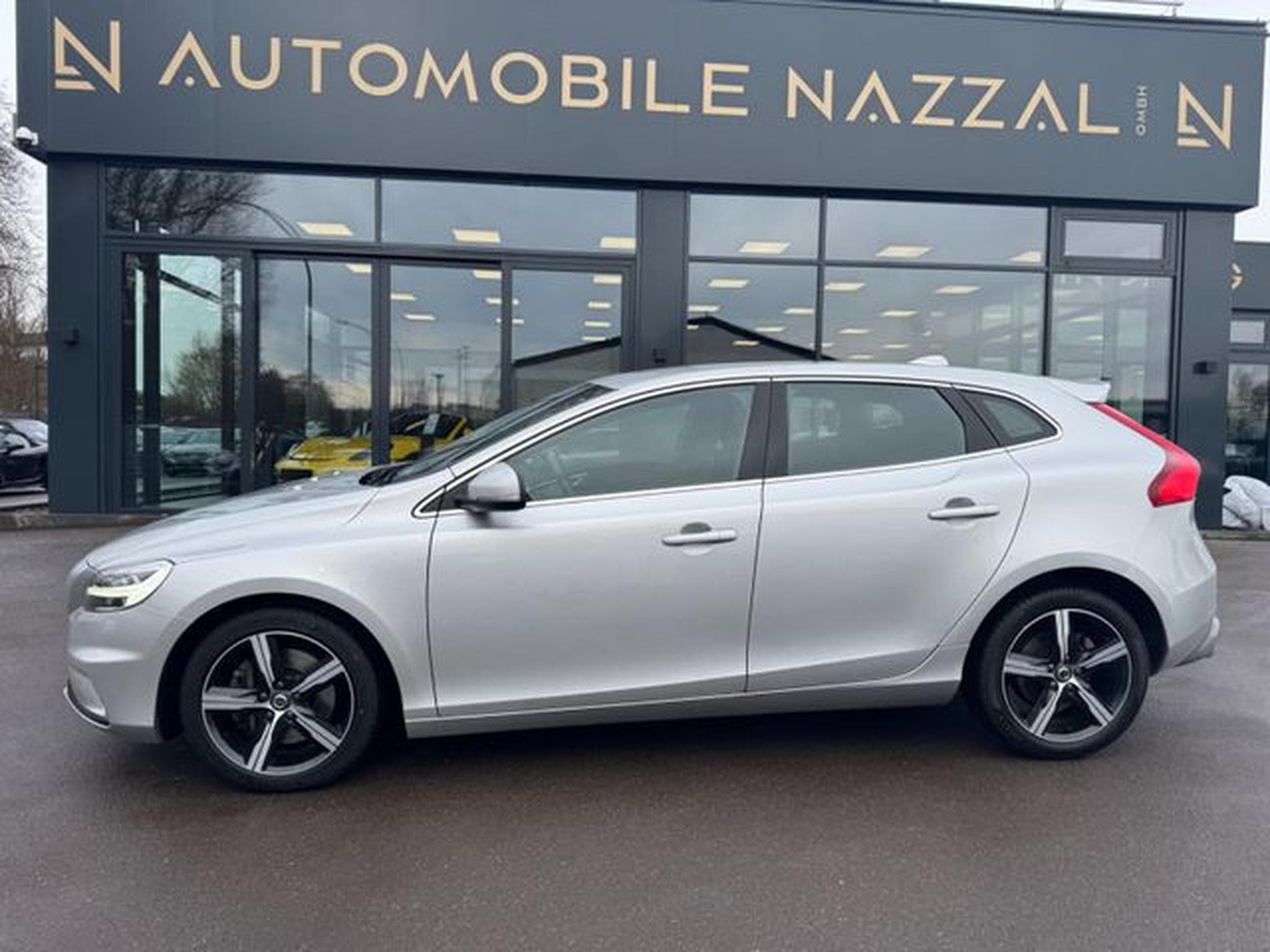 Volvo V40 V40 R-DESIGN AUTOMATIK*VOLL-LED*NAVI*SHZ*1.HAND* (2019) - Foto 13