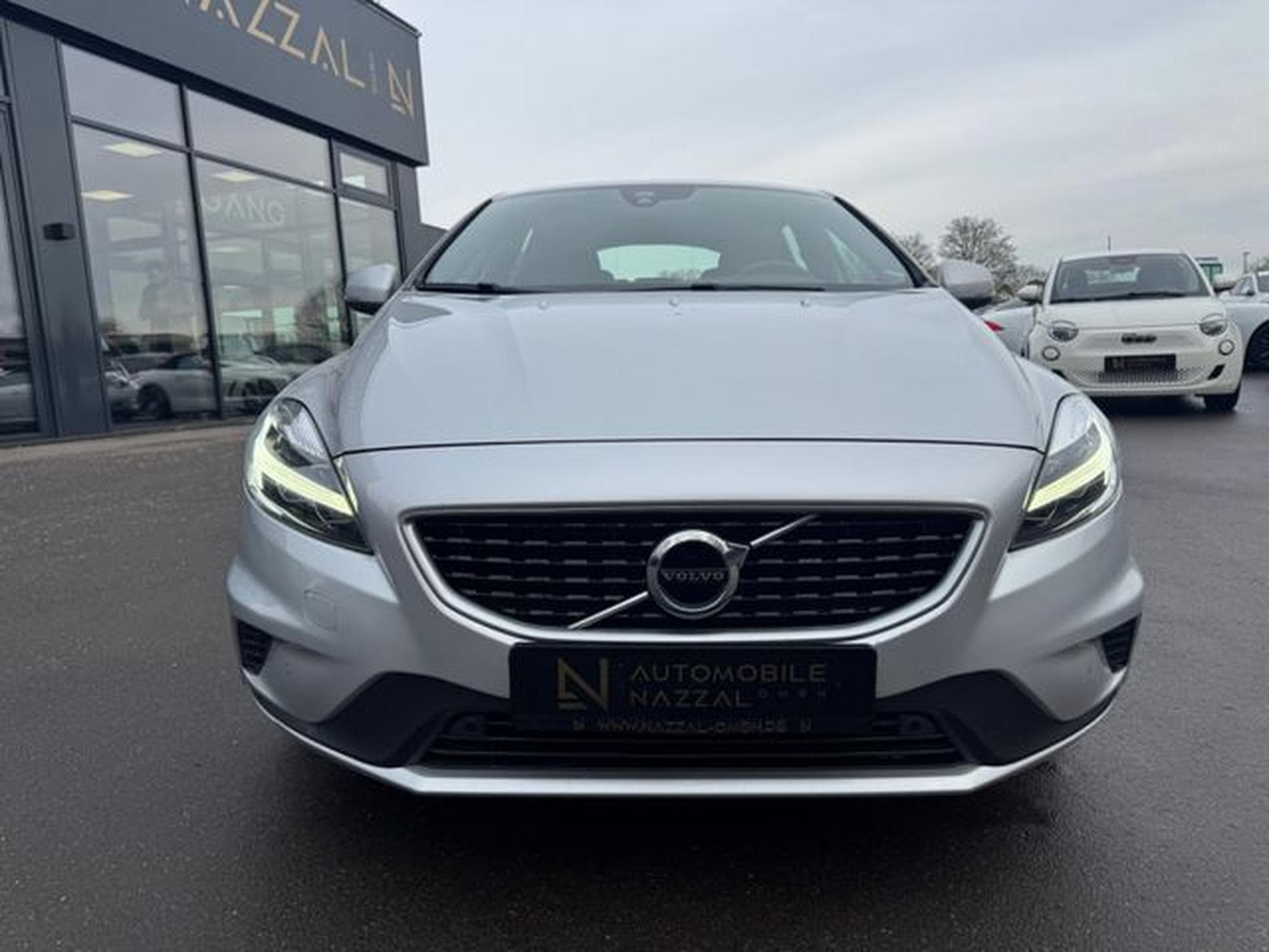 Volvo V40 V40 R-DESIGN AUTOMATIK*VOLL-LED*NAVI*SHZ*1.HAND* (2019) - Foto 3