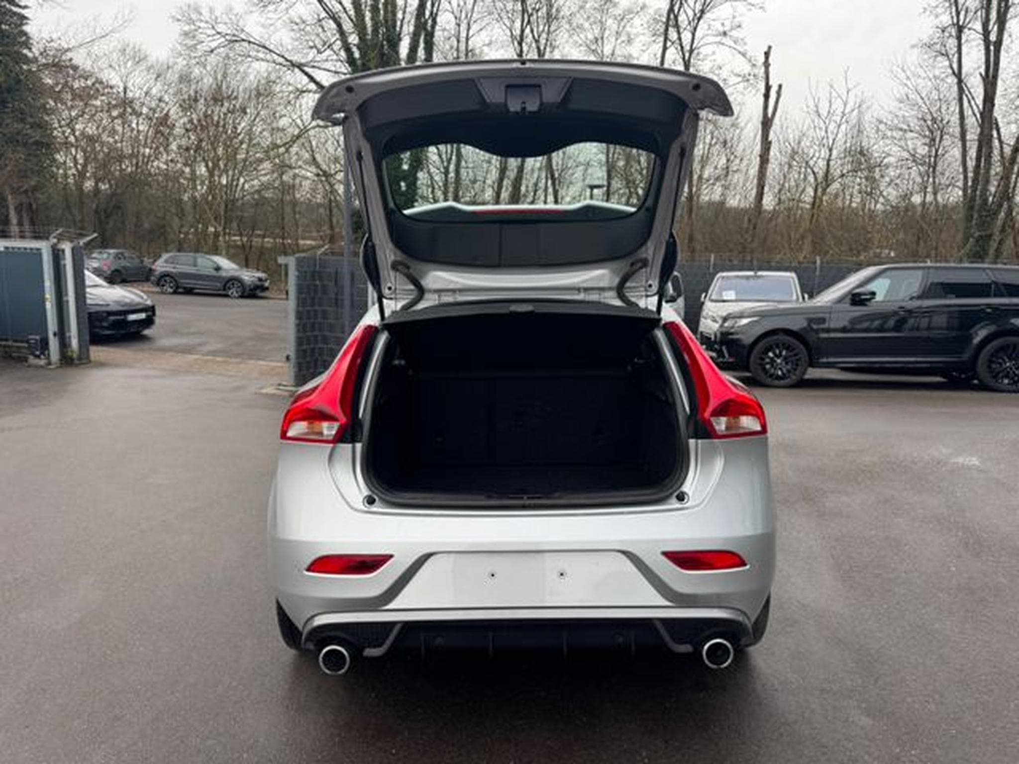 Volvo V40 V40 R-DESIGN AUTOMATIK*VOLL-LED*NAVI*SHZ*1.HAND* (2019) - Foto 9