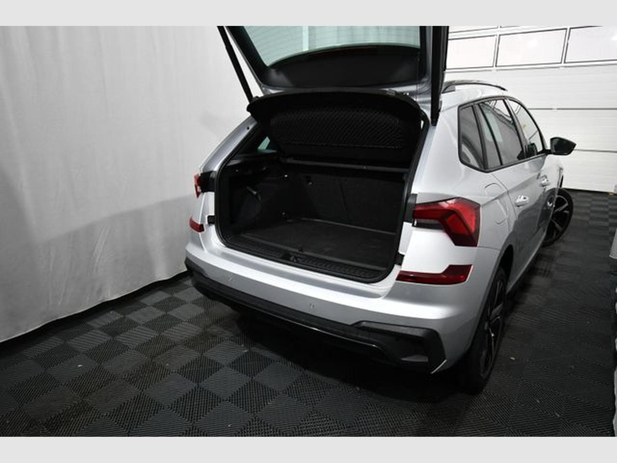 Skoda Kamiq Kamiq Monte Carlo, AHK, Pano., Navi, ACC, R-View (2025) - Foto 4