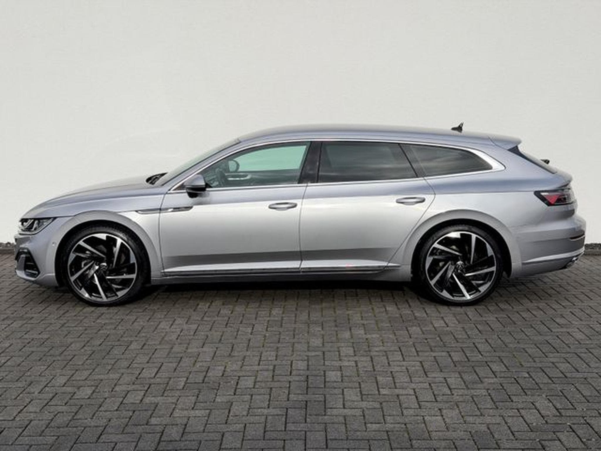 VW Arteon Arteon Shooting Brake R line 2.0 TSI DSG 1.Hand (2022) - Photo 8