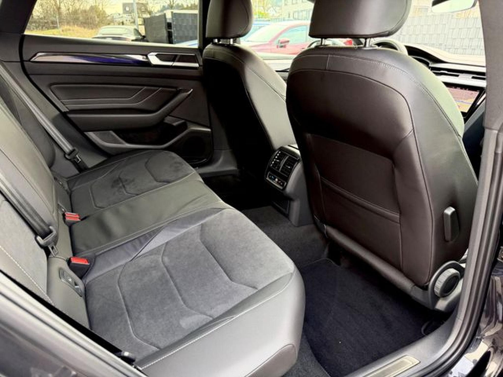 VW Arteon Shooting Brake 2.0 TSI DSG R line /NAVI/LED/ACC/ (2022) - Photo 14