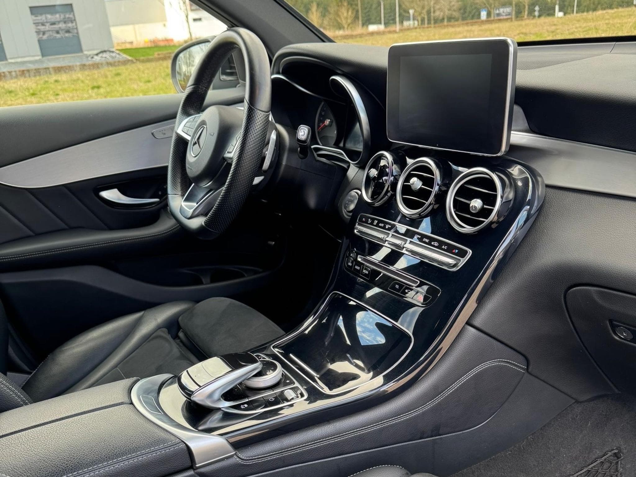 Mercedes GLC 250 Amg ligne (2018) - Photo 3