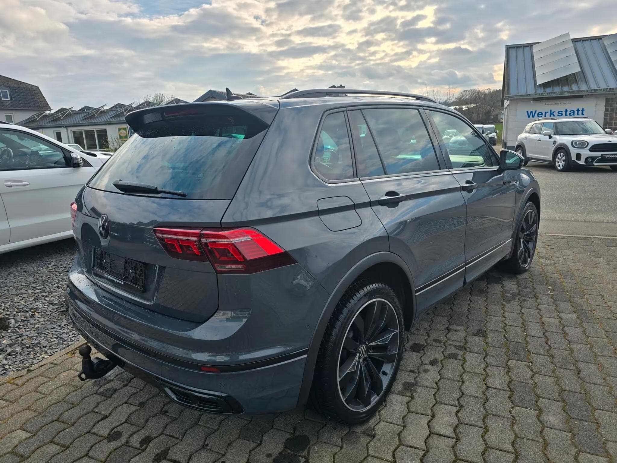 VW Tiguan 2.0 TDI R-Line 4M 20" Matrix DCC PANO (2020) - Photo 2