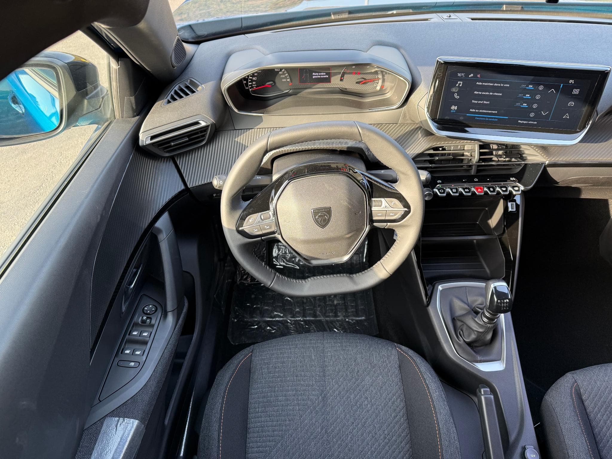 Peugeot 2008 1.2 PURETECH 100 STYLE (2025) - Photo 4