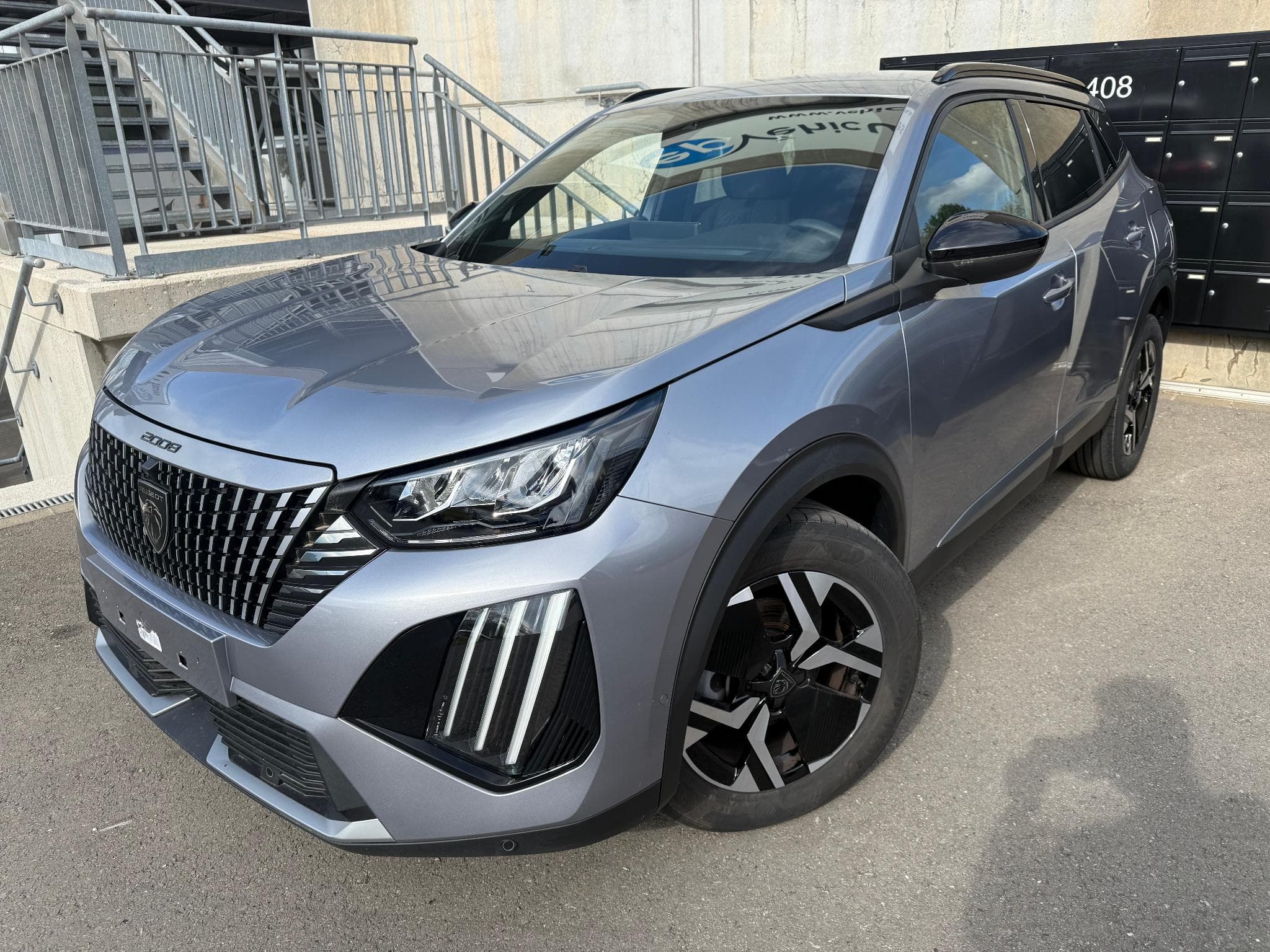 Peugeot 2008 1.2 PURETECH 100 ALLURE (2025) - Photo 1