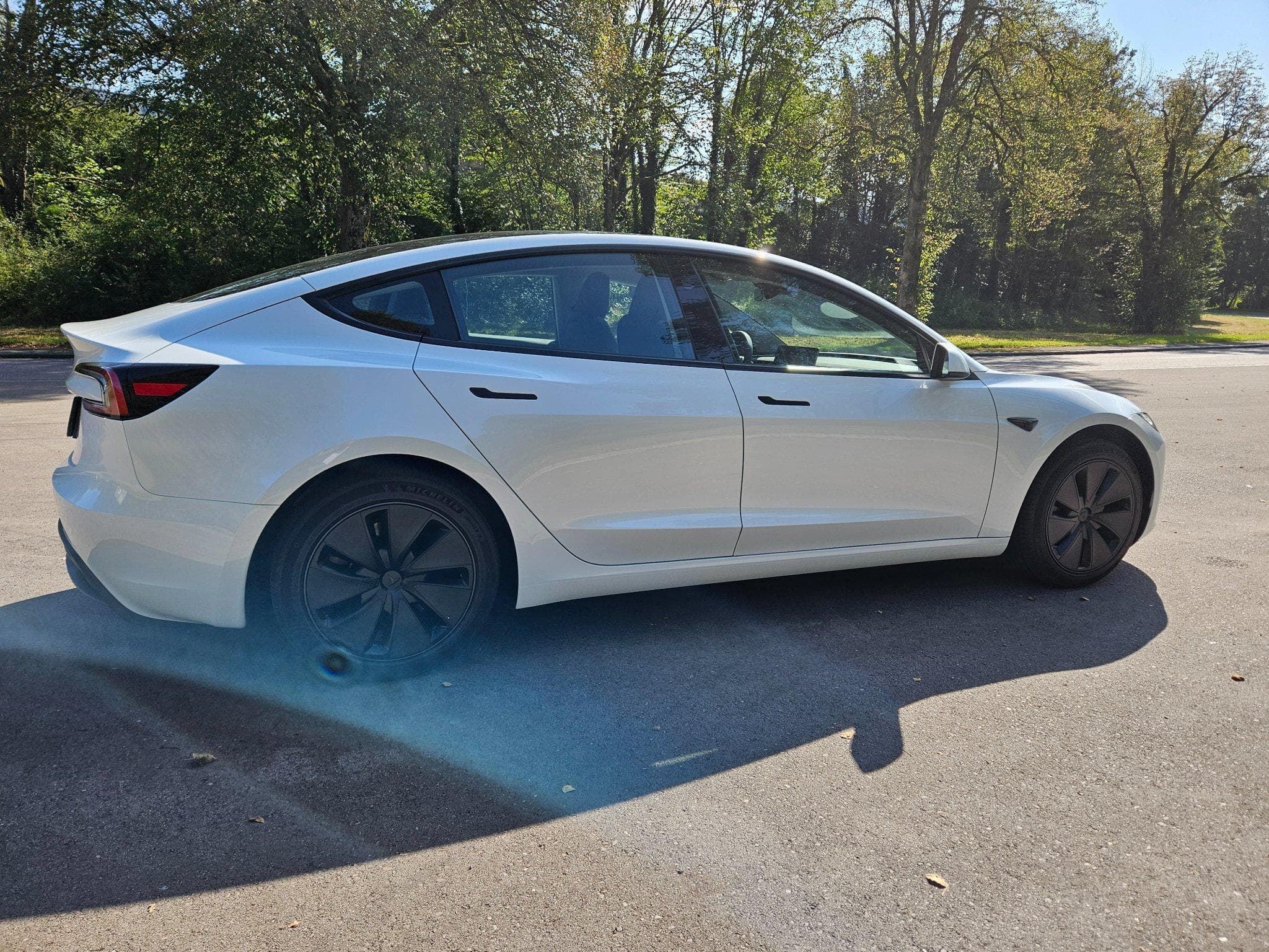 Tesla Model 3 PREMIUM Highland RWD (2024) - Photo 3