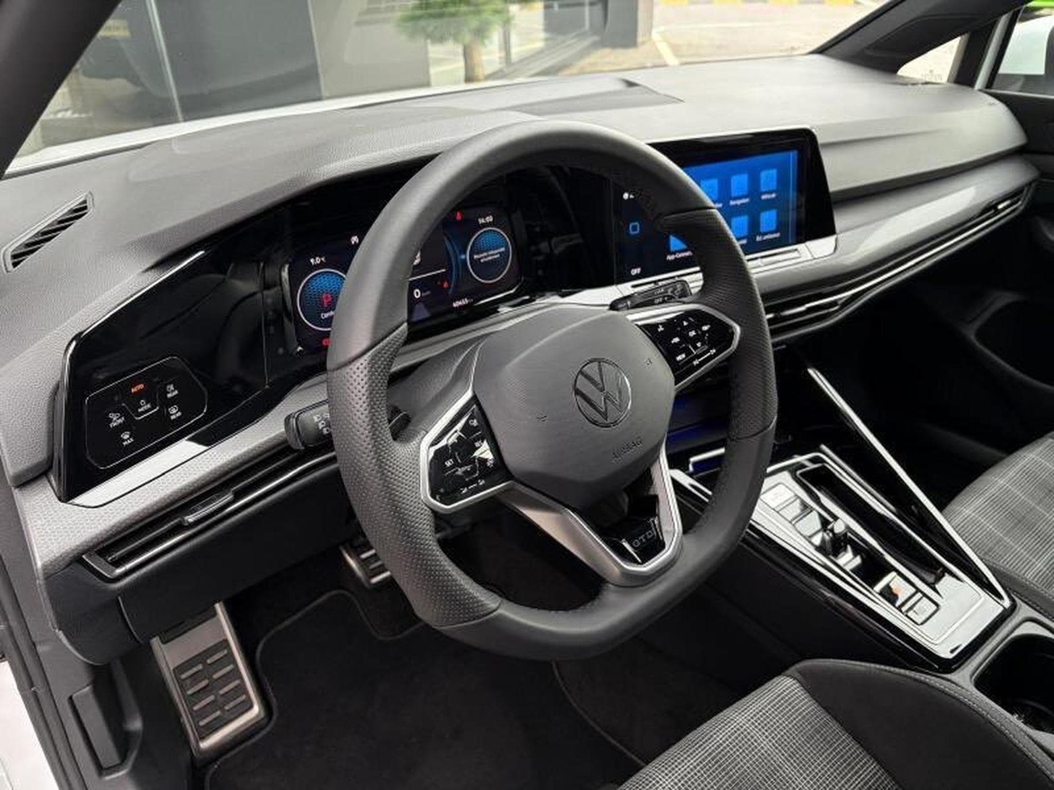 VW Golf VIII GTD 2.0L TDI SCR 200CV (2027) - Photo 4