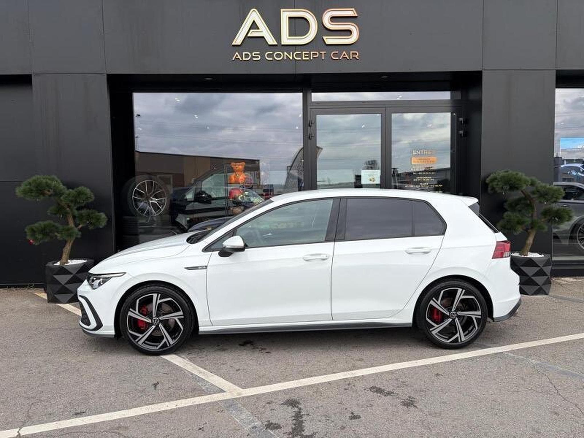 VW Golf VIII GTD 2.0L TDI SCR 200CV (2027) - Photo 2