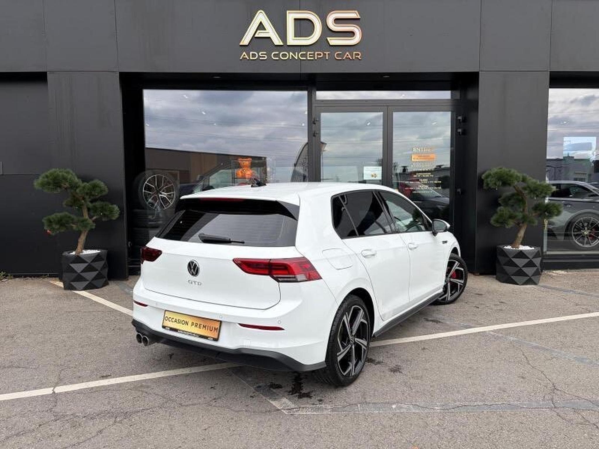 VW Golf VIII GTD 2.0L TDI SCR 200CV (2027) - Photo 3