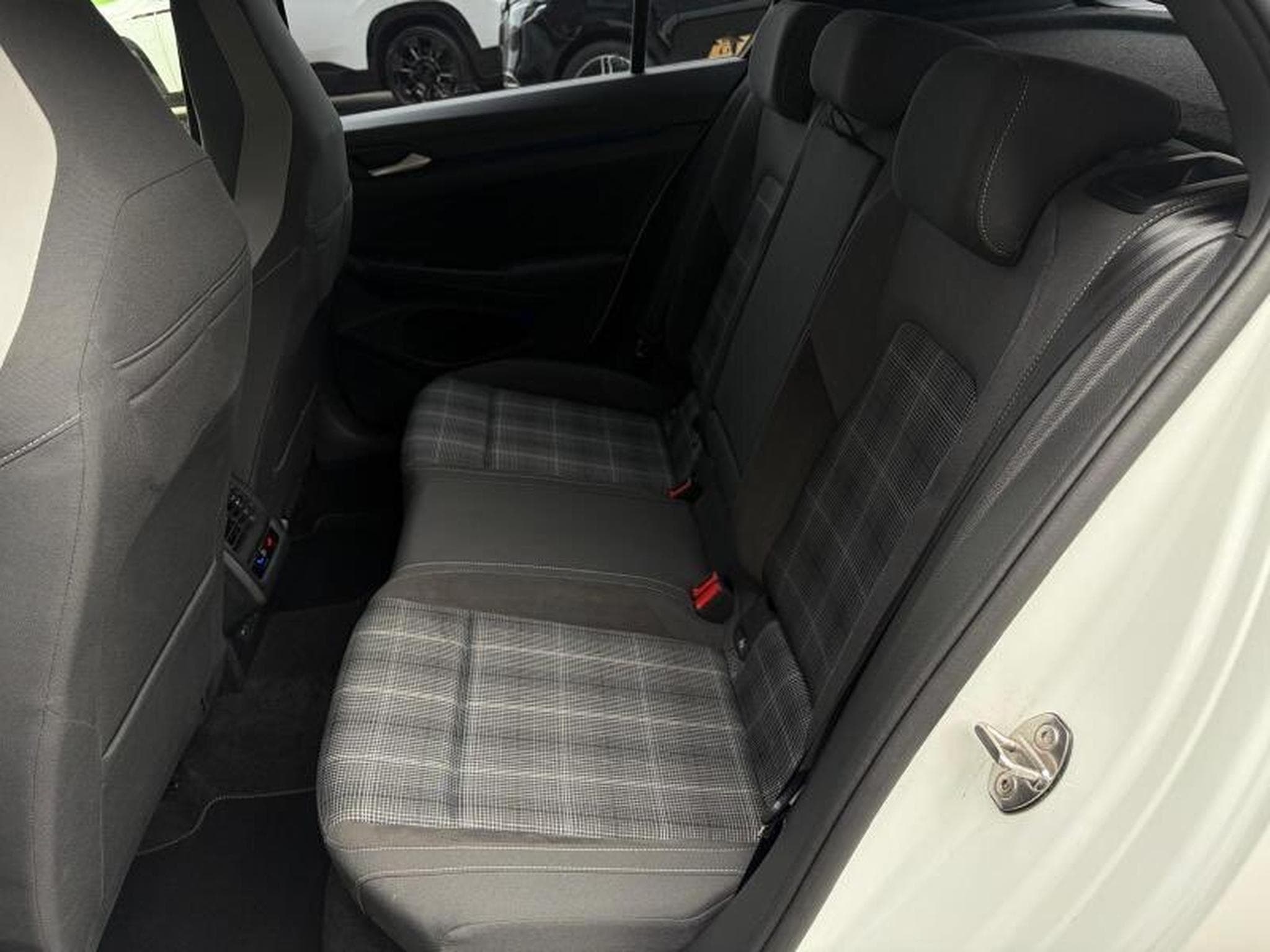 VW Golf VIII GTD 2.0L TDI SCR 200CV (2027) - Photo 9