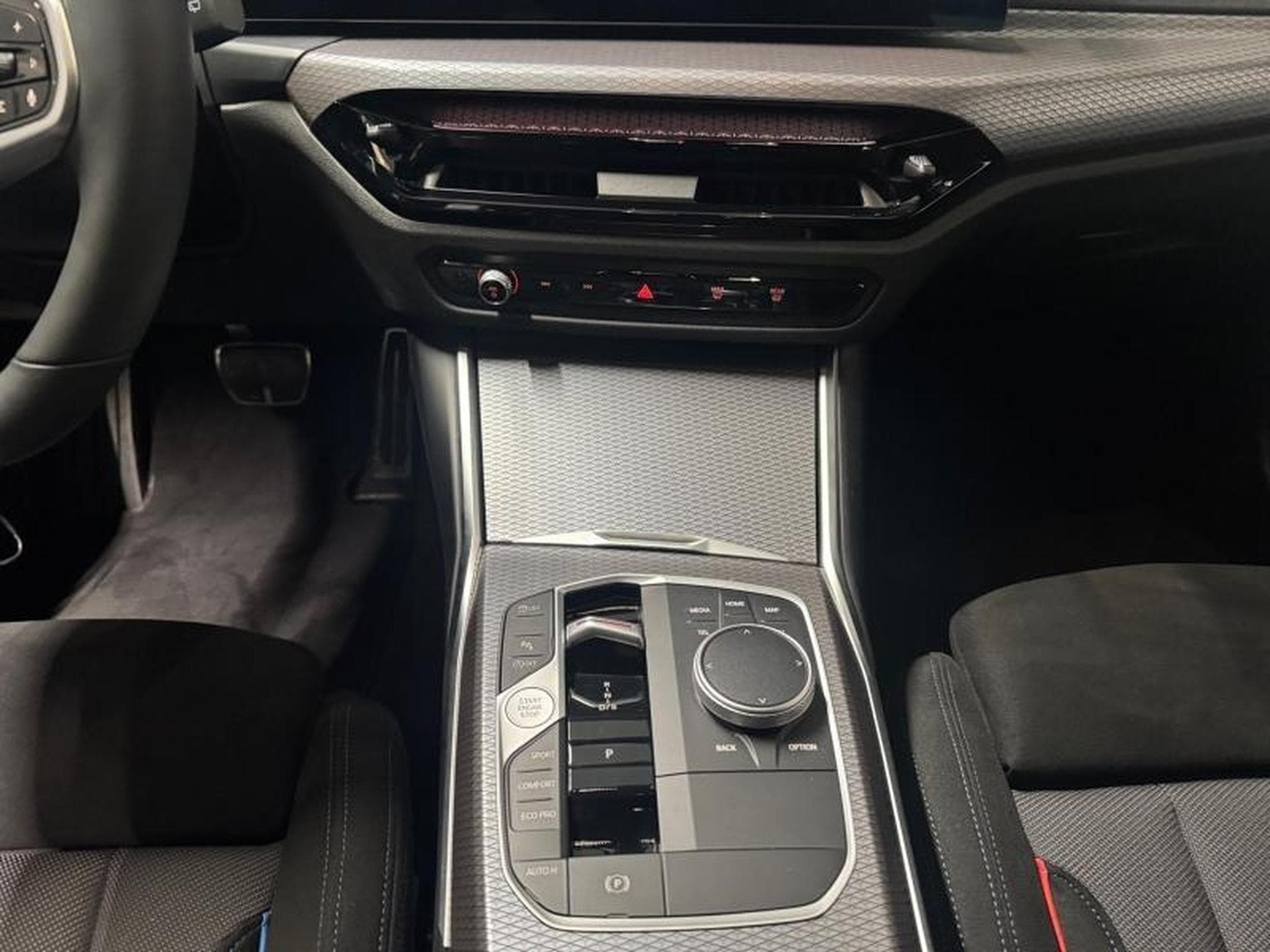 BMW 330 xDrive Touring (2024) - Foto 11