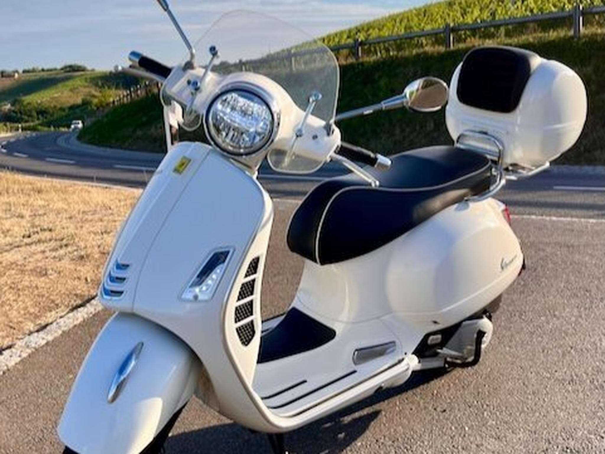 Vespa GTS Super Sport 125 (2021) - Photo 2