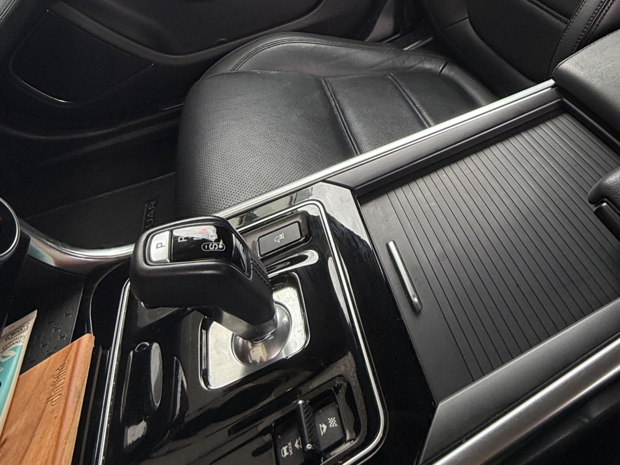 Jaguar XE Jaguar XE 180D (2019) - Foto 11