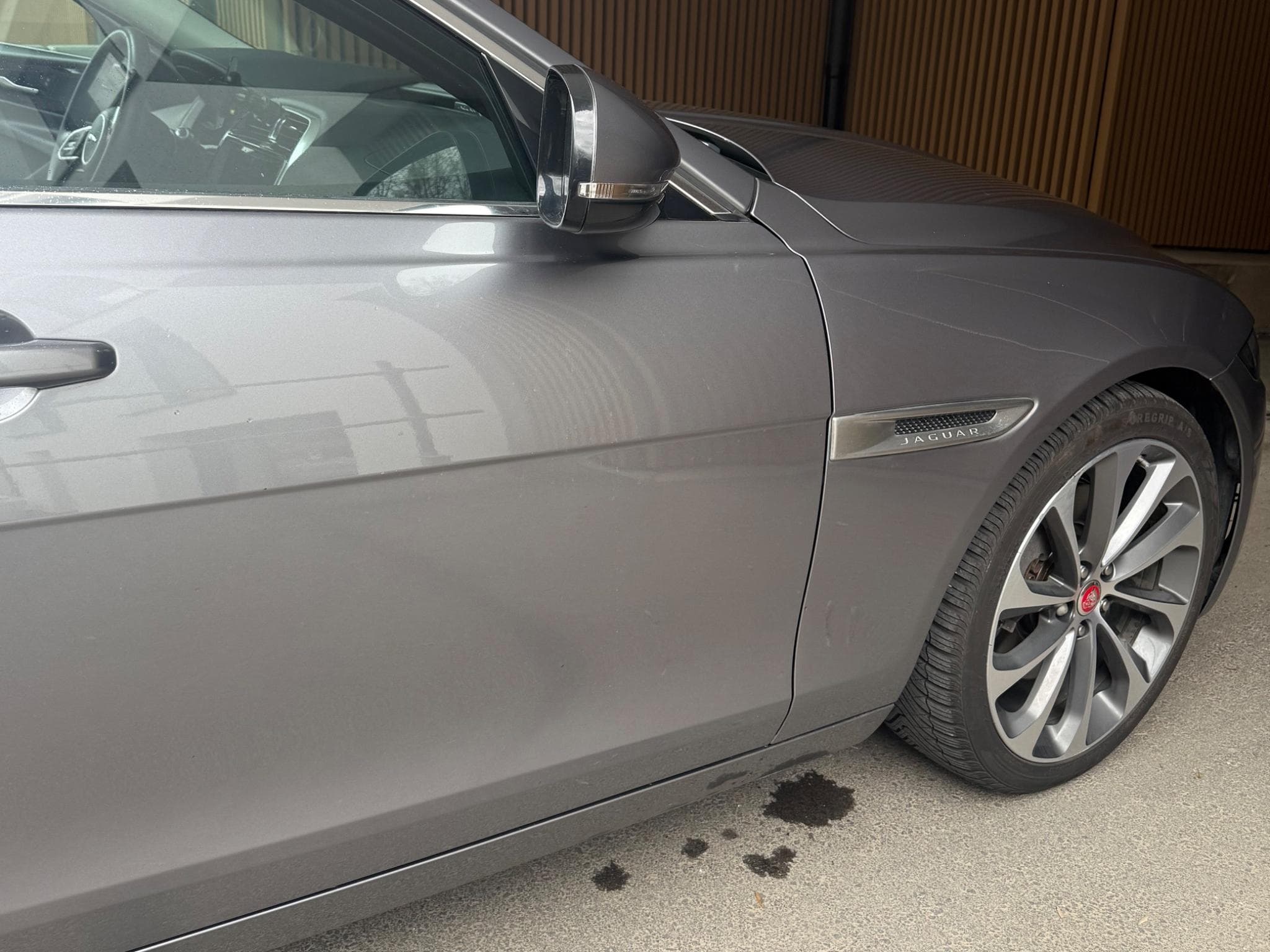 Jaguar XE Jaguar XE 180D (2019) - Foto 12