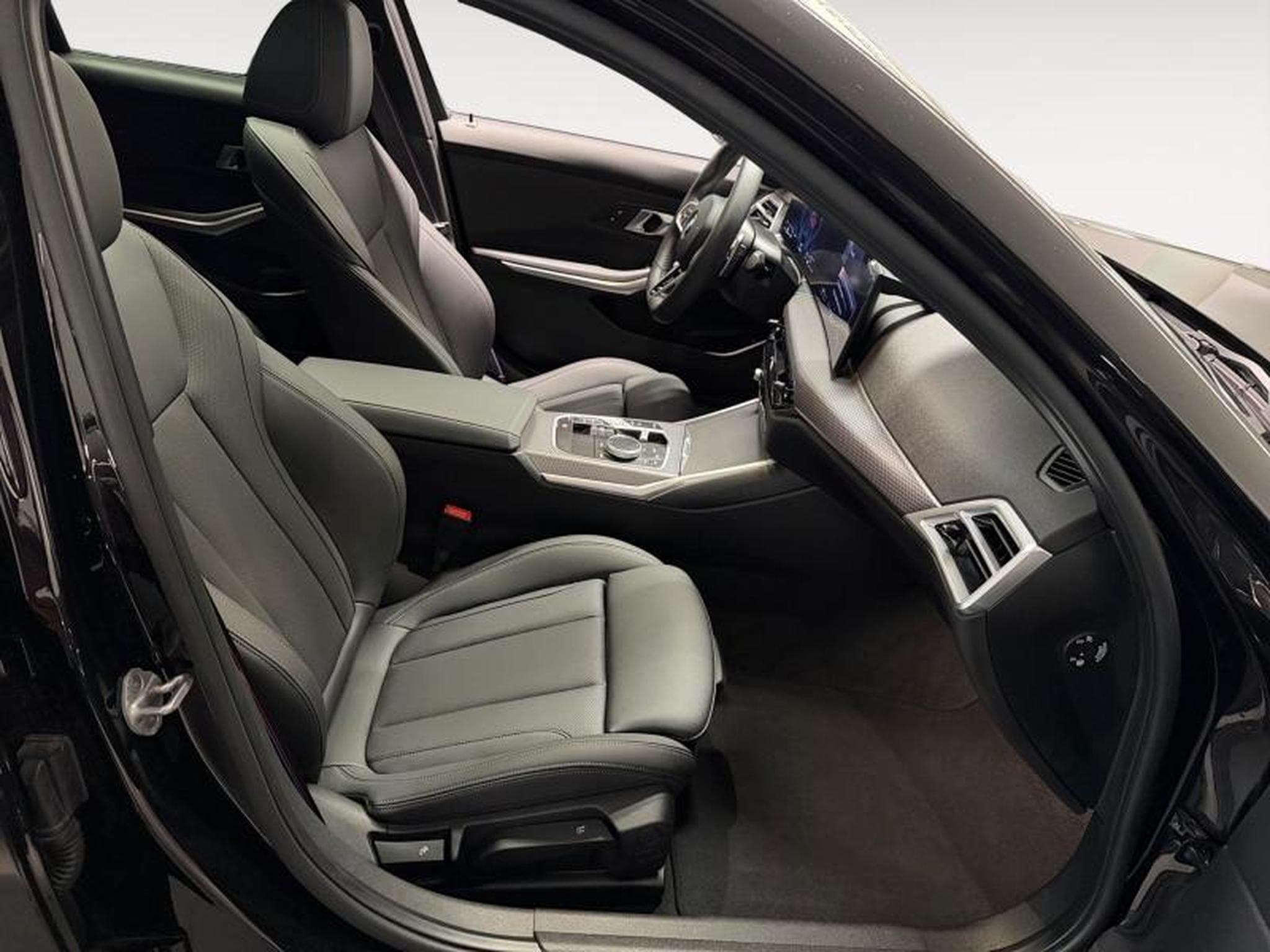 BMW 330 xDrive Touring M-SPORT PRO (2025) - Foto 10