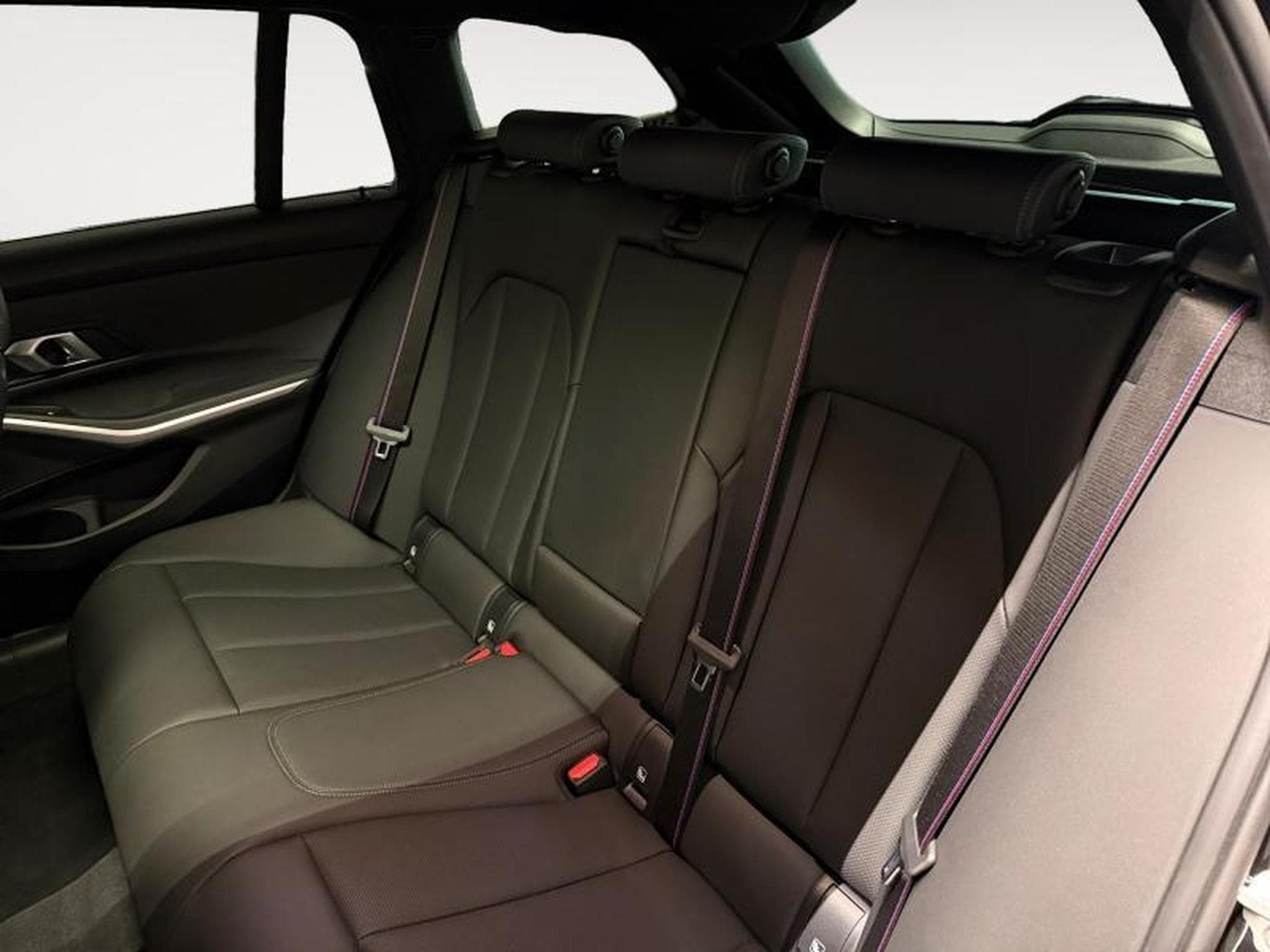 BMW 330 xDrive Touring M-SPORT PRO (2025) - Foto 11