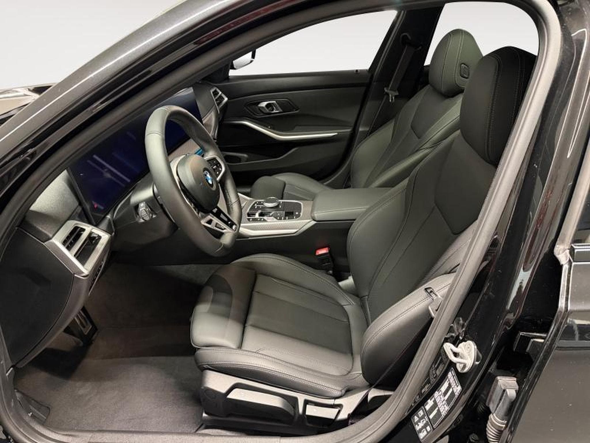 BMW 330 xDrive Touring M-SPORT PRO (2025) - Foto 6