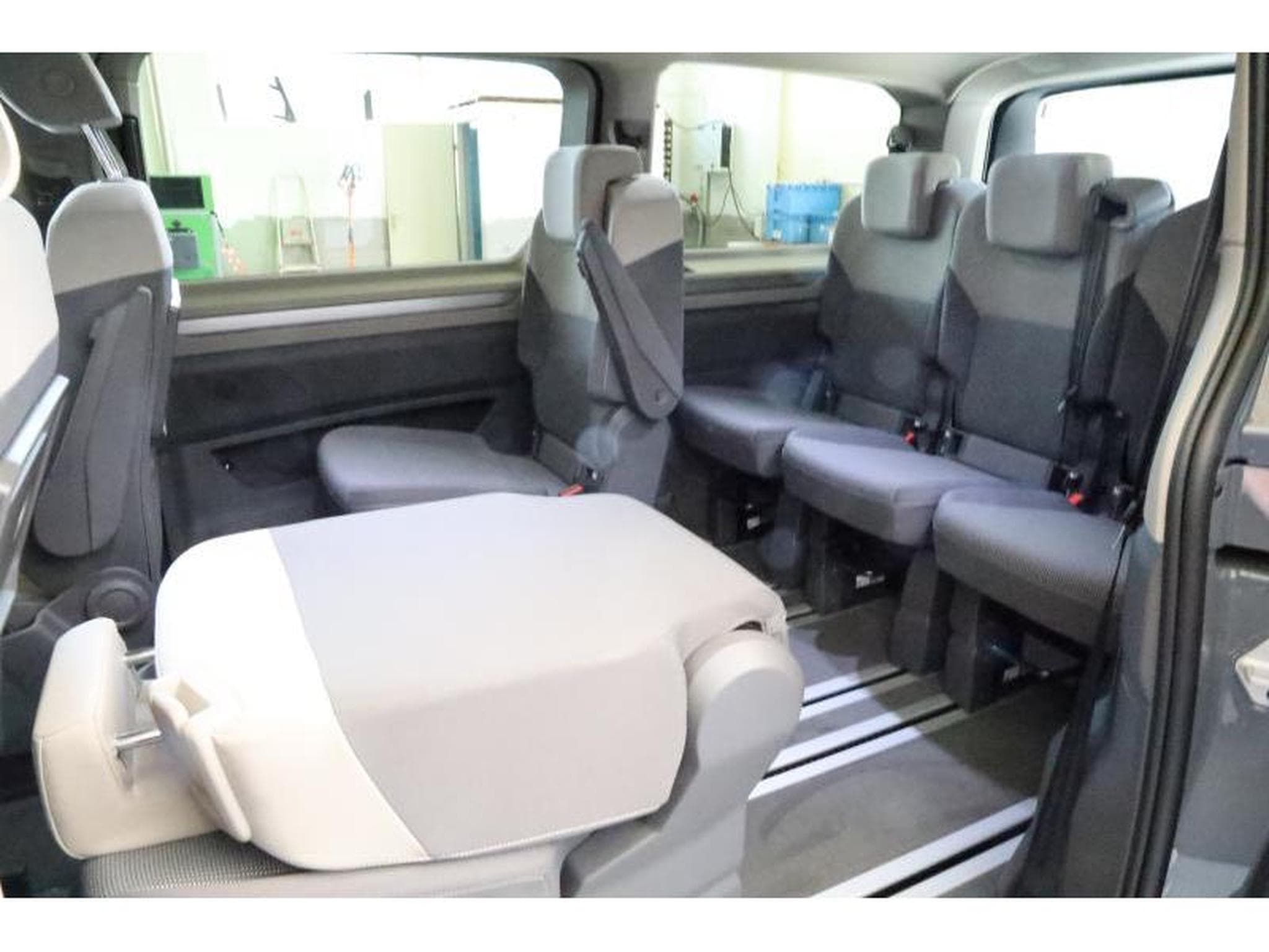 VW T7 Life LONG (2025) - Photo 10