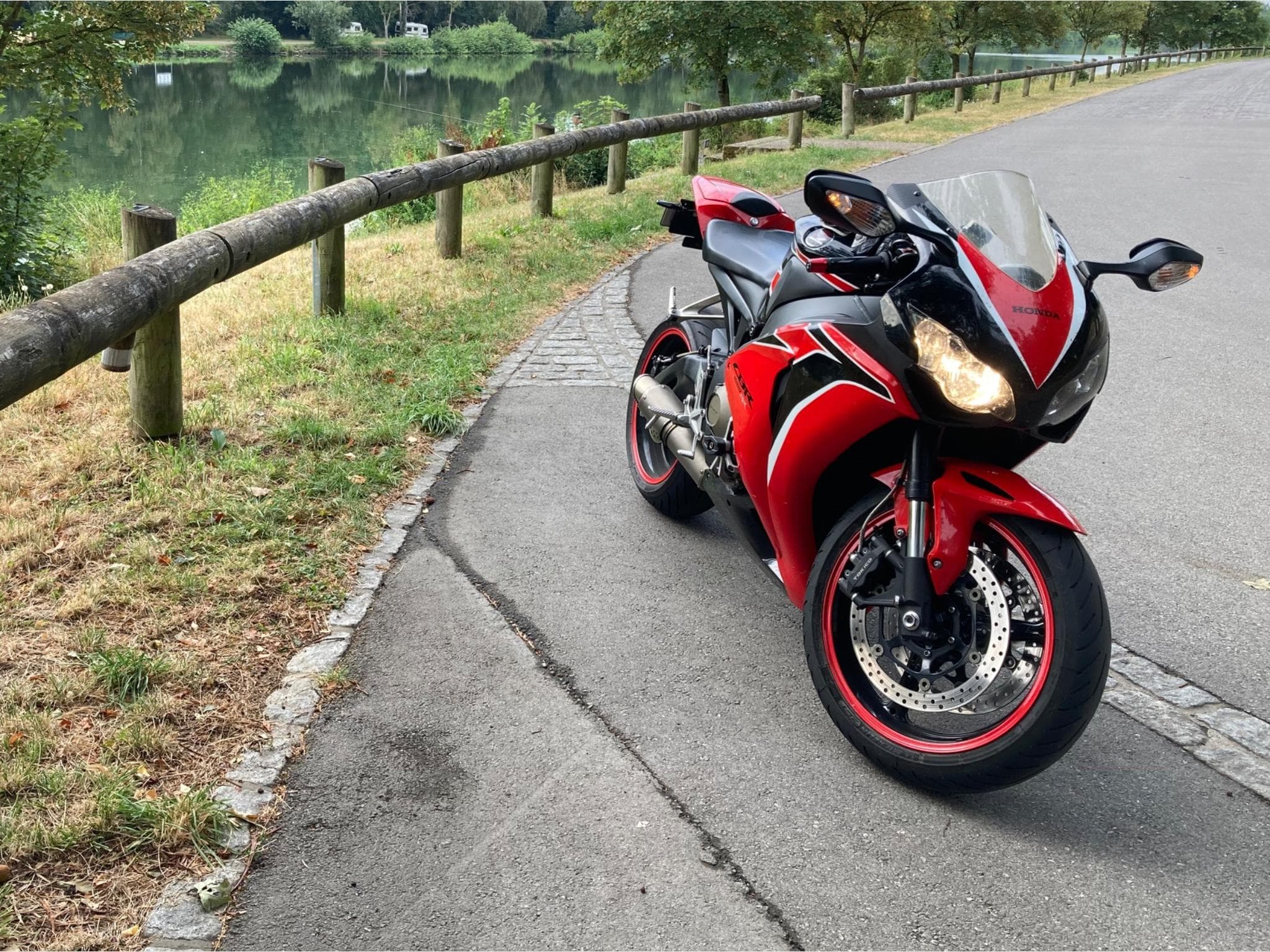 Honda CBR 1000 RR (2009) - Photo 1