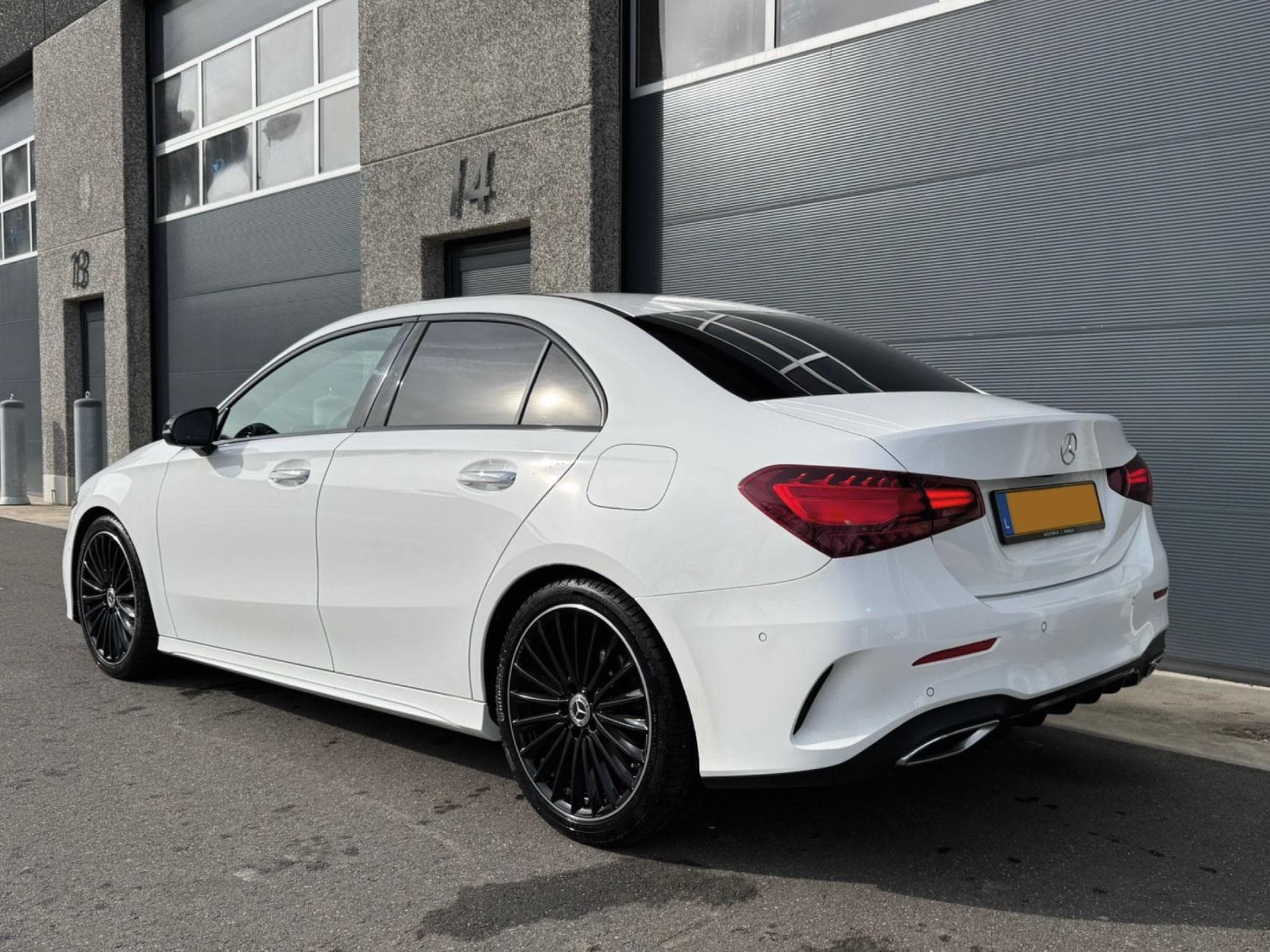 Mercedes A 220 AMG Line, Multibeam, Panorama, MBUX (2024) - Foto 2