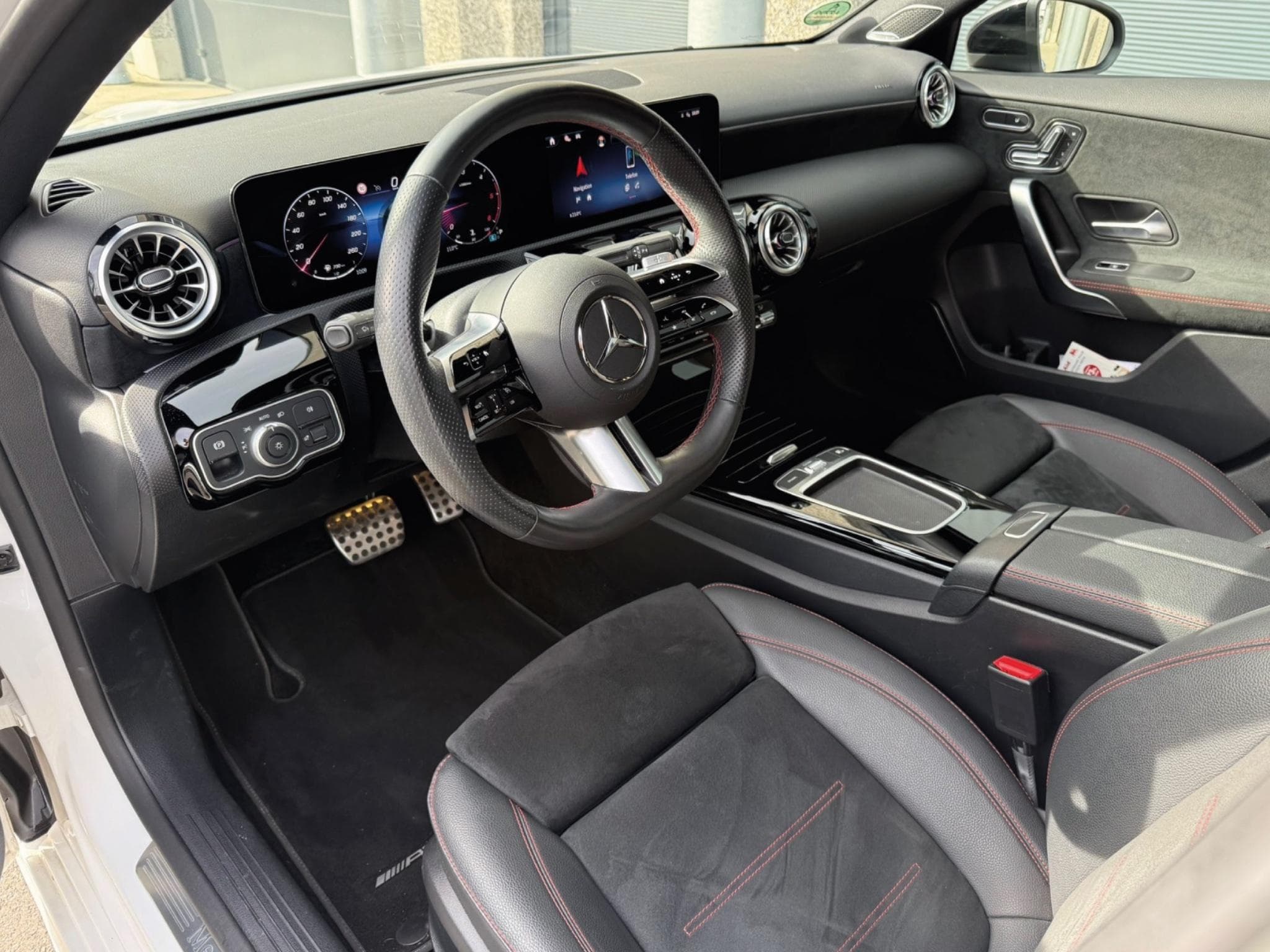 Mercedes A 220 AMG Line, Multibeam, Panorama, MBUX (2024) - Foto 3