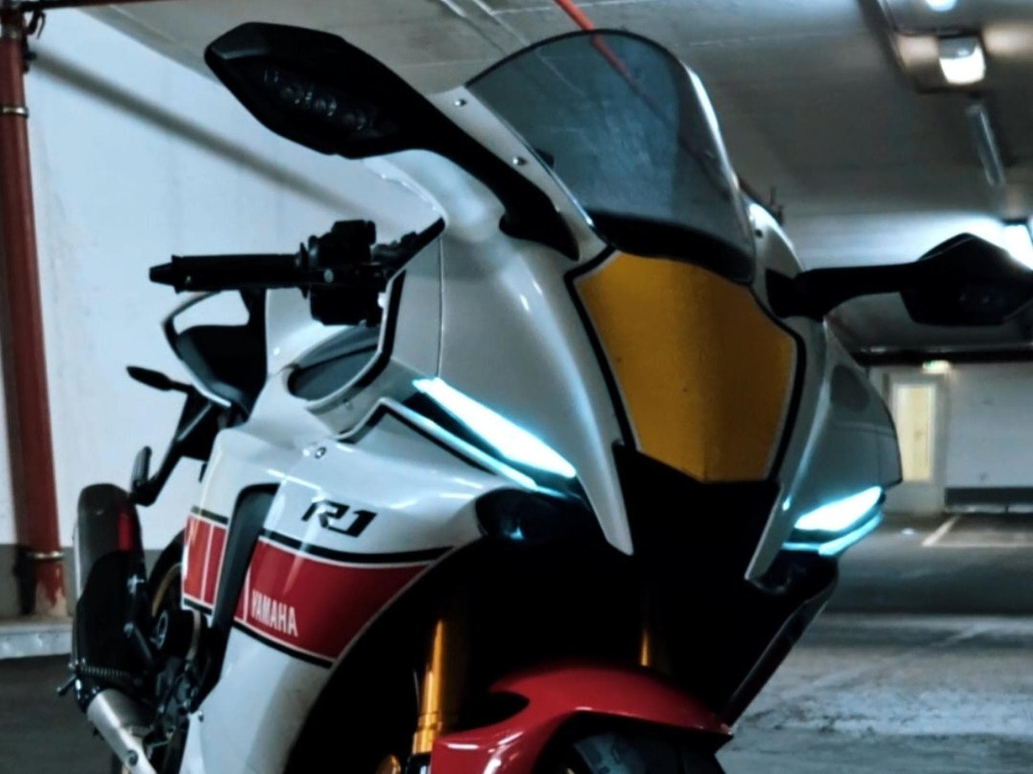 Yamaha R1 (2022) - Photo 3