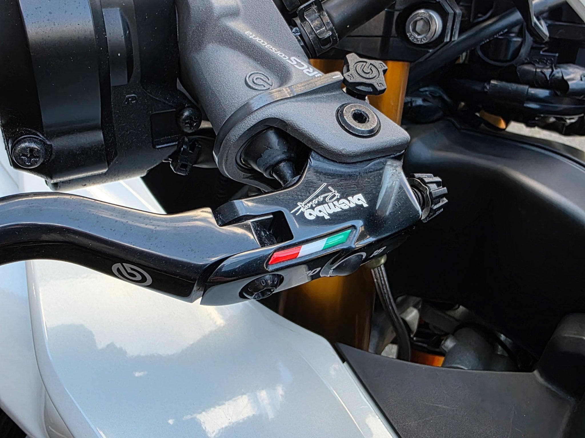 Yamaha R1 (2022) - Photo 6