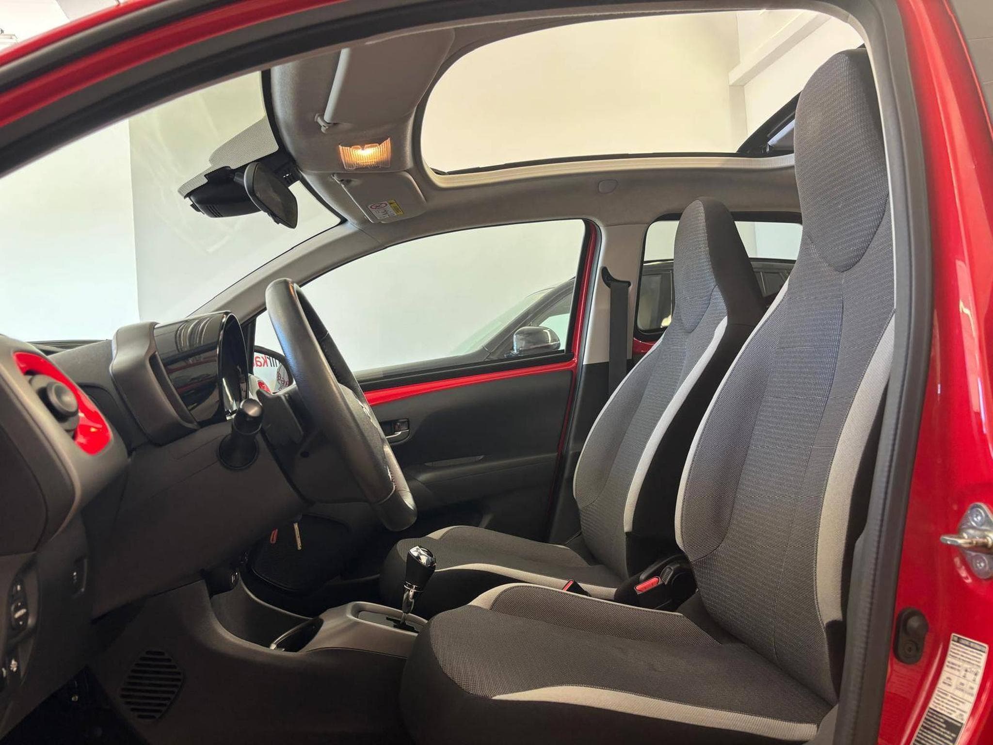 Toyota Aygo x-Play (2020) - Photo 11