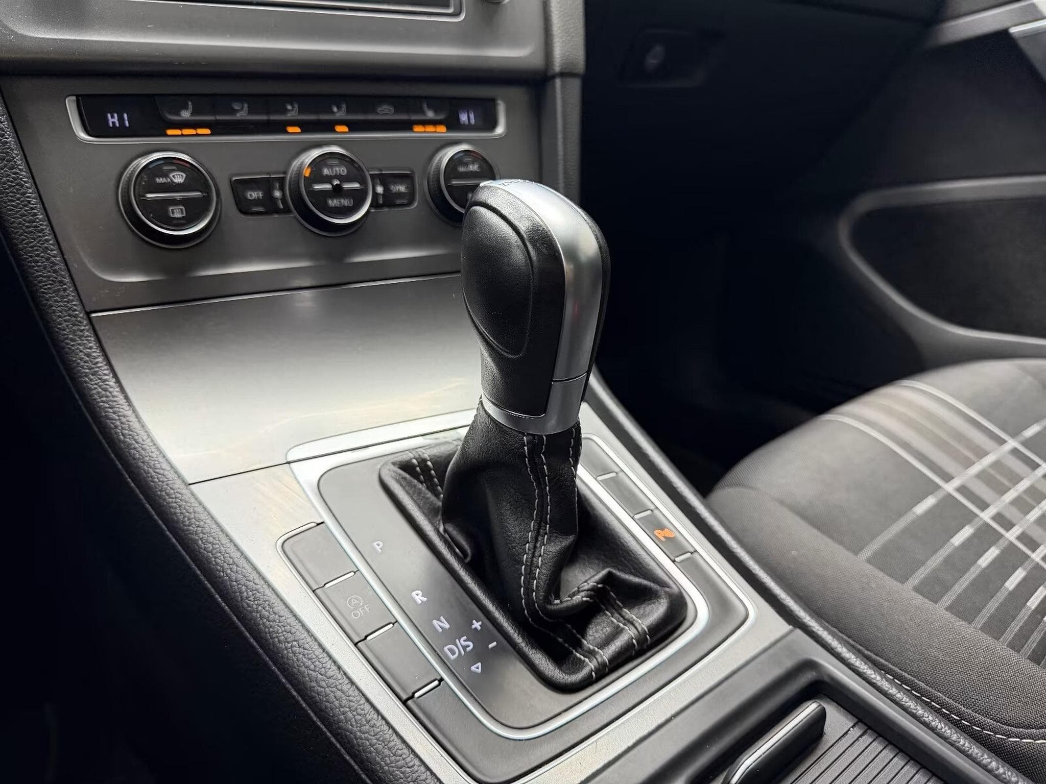 VW Golf GOLF VII 1.4 TSI 125 DSG7 (2015) - Photo 7