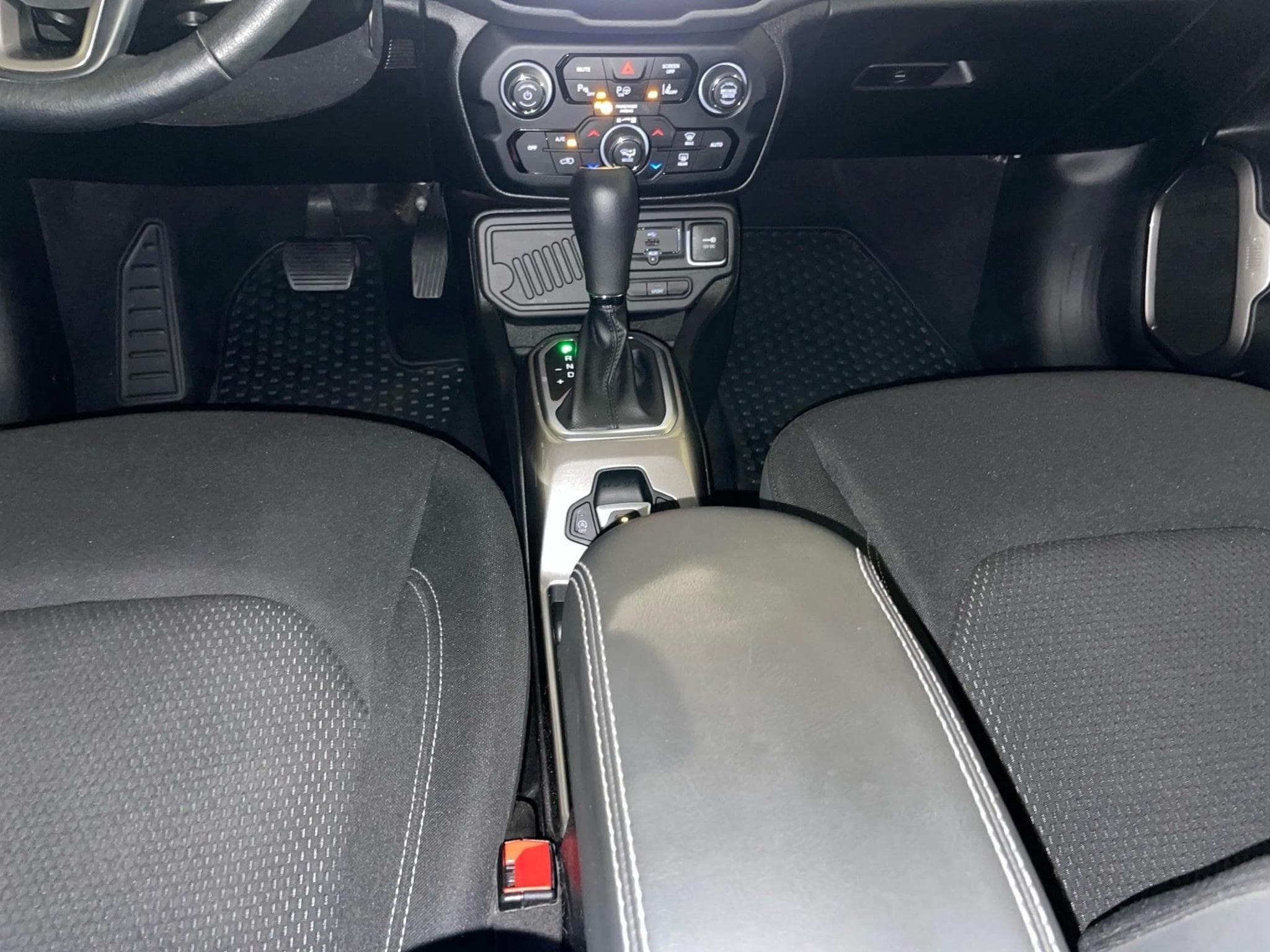 Jeep Renegade 1.3 LIMITED (2022) - Photo 10